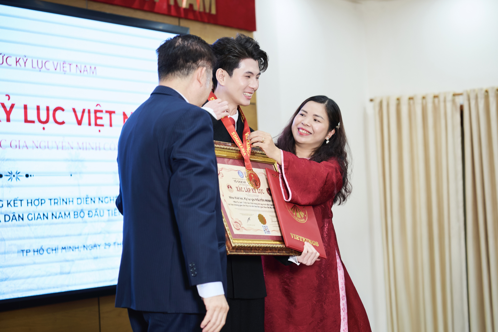 Miệt Cù Lao của NTK Nguyễn Minh Công đạt kỷ lục Việt Nam