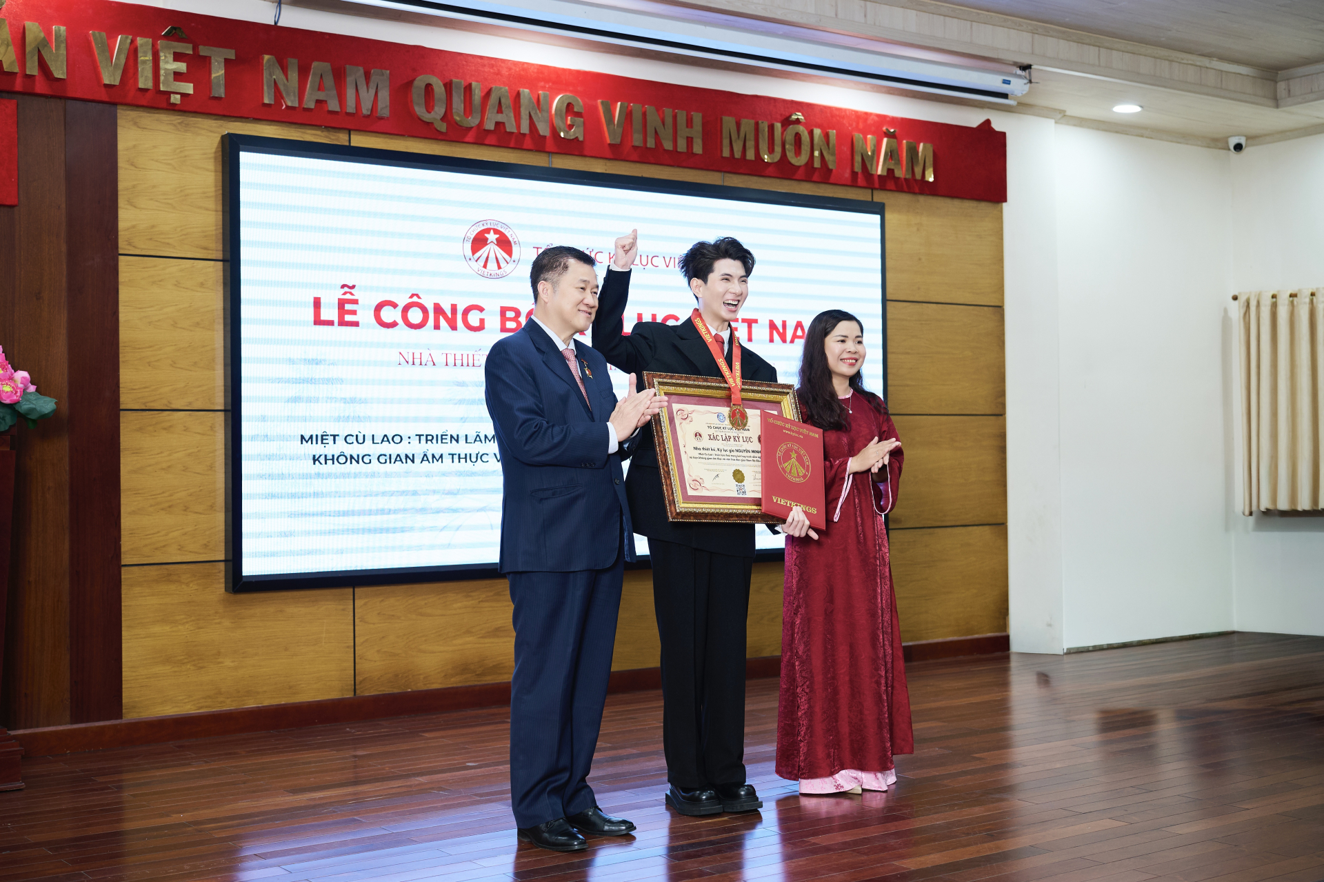 Miệt Cù Lao của NTK Nguyễn Minh Công đạt kỷ lục Việt Nam