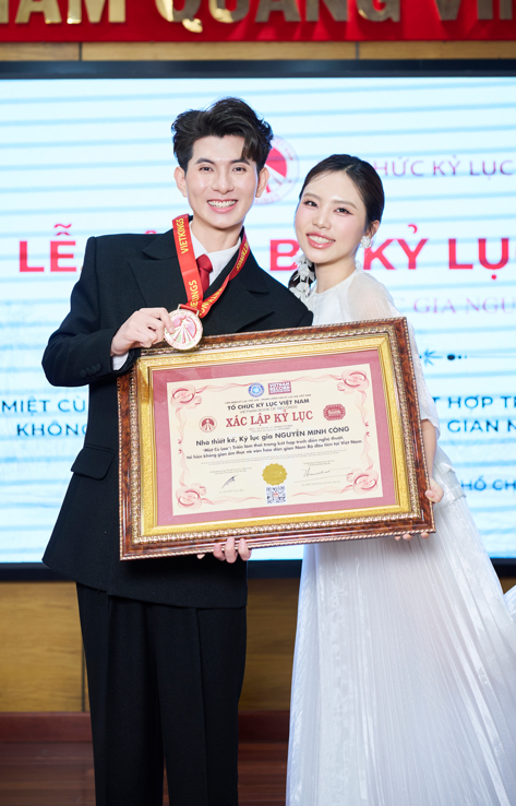 Miệt Cù Lao của NTK Nguyễn Minh Công đạt kỷ lục Việt Nam