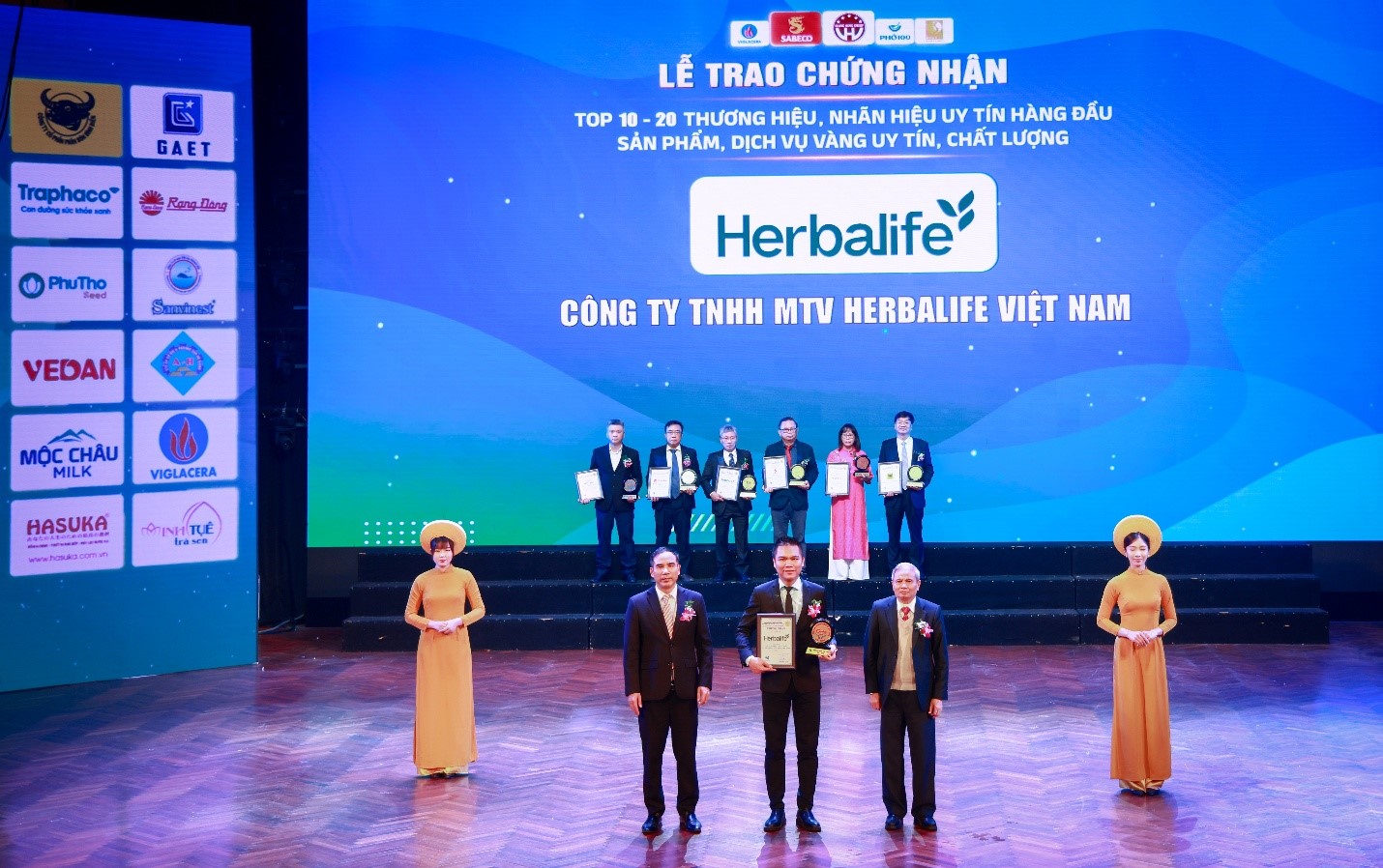  Herbalife được vinh danh tại Top 10 Thương Hiệu, Nhãn Hiệu Uy Tín Hàng Đầu Việt Nam 2025