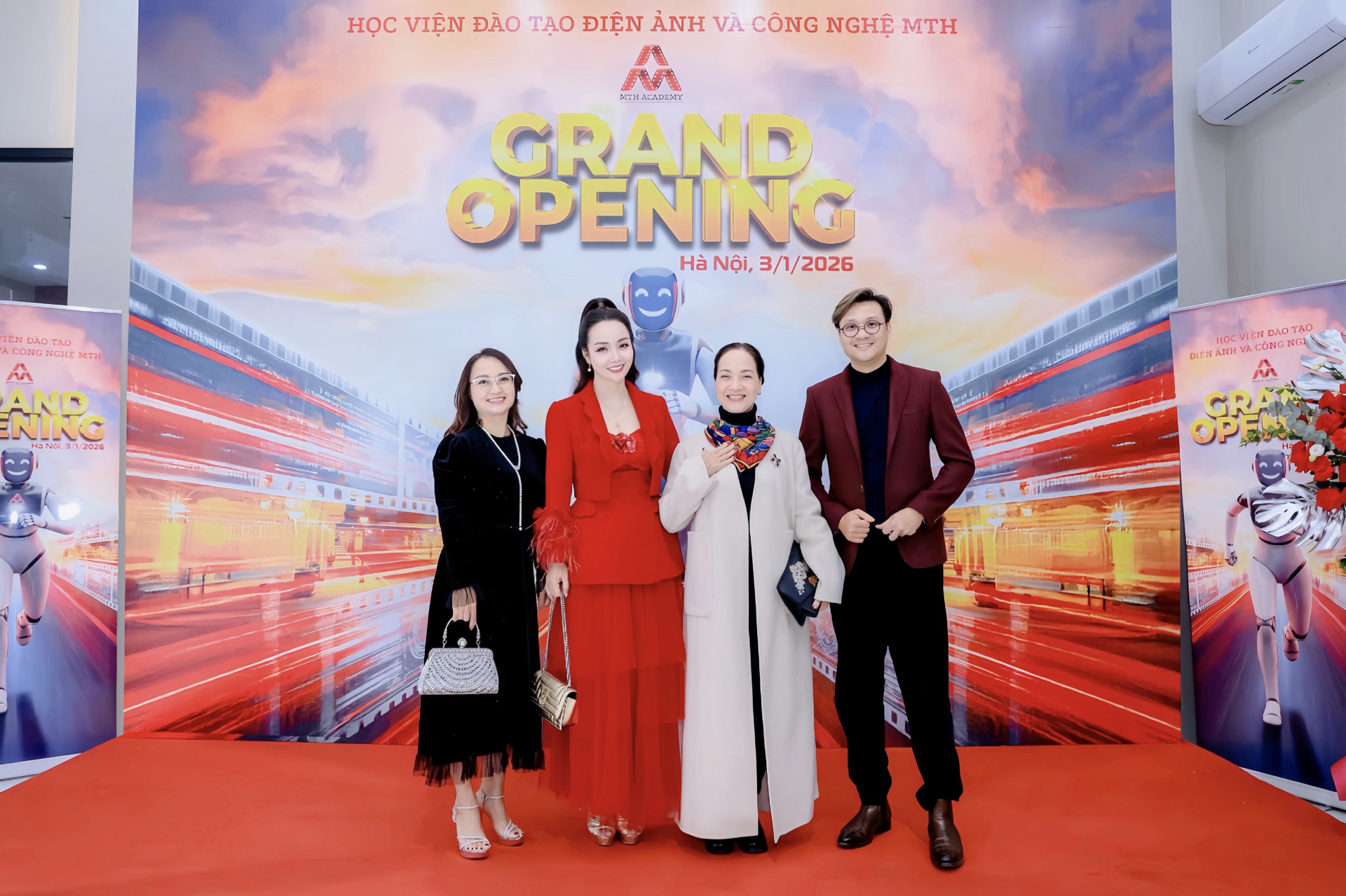 Đạo diễn, diễn viên Mai Thu Huyền đánh dấu 30 năm làm nghề bằng việc ra mắt MTH Academy 