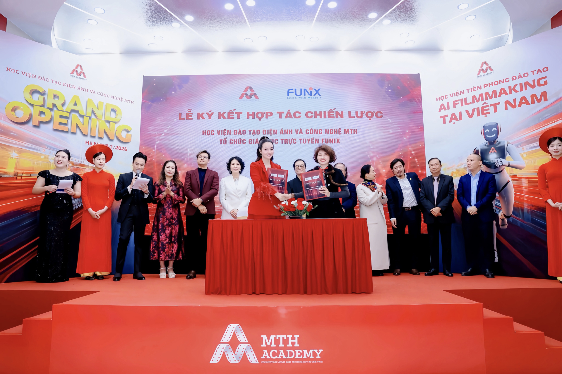 Đạo diễn, diễn viên Mai Thu Huyền đánh dấu 30 năm làm nghề bằng việc ra mắt MTH Academy 