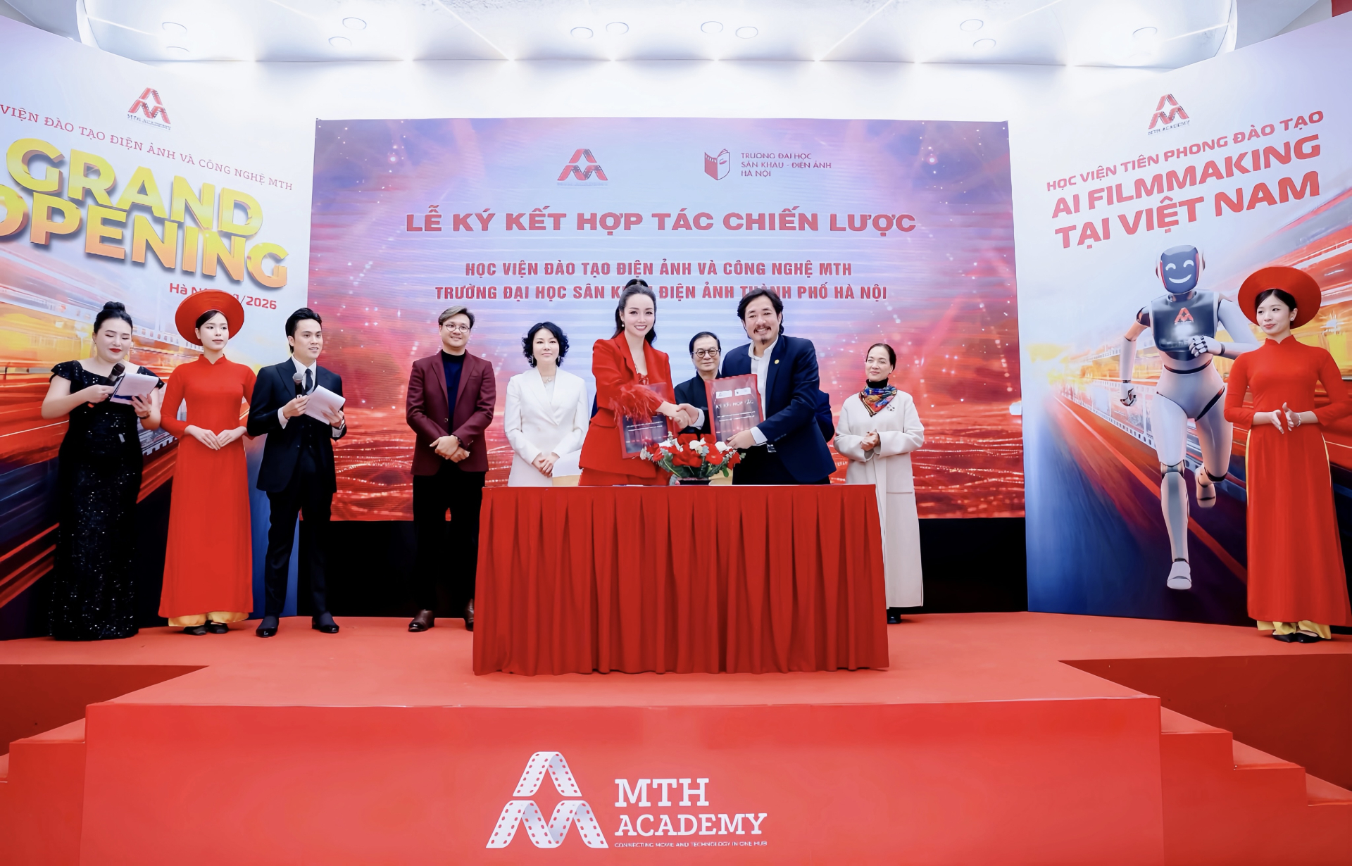 Đạo diễn, diễn viên Mai Thu Huyền đánh dấu 30 năm làm nghề bằng việc ra mắt MTH Academy 