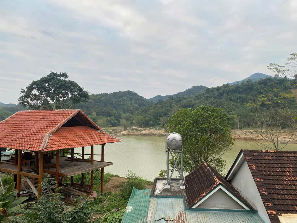 Đoàn thiện nguyện CLB Nhà Báo Nữ Việt Nam đến với bà con Tân Hợp