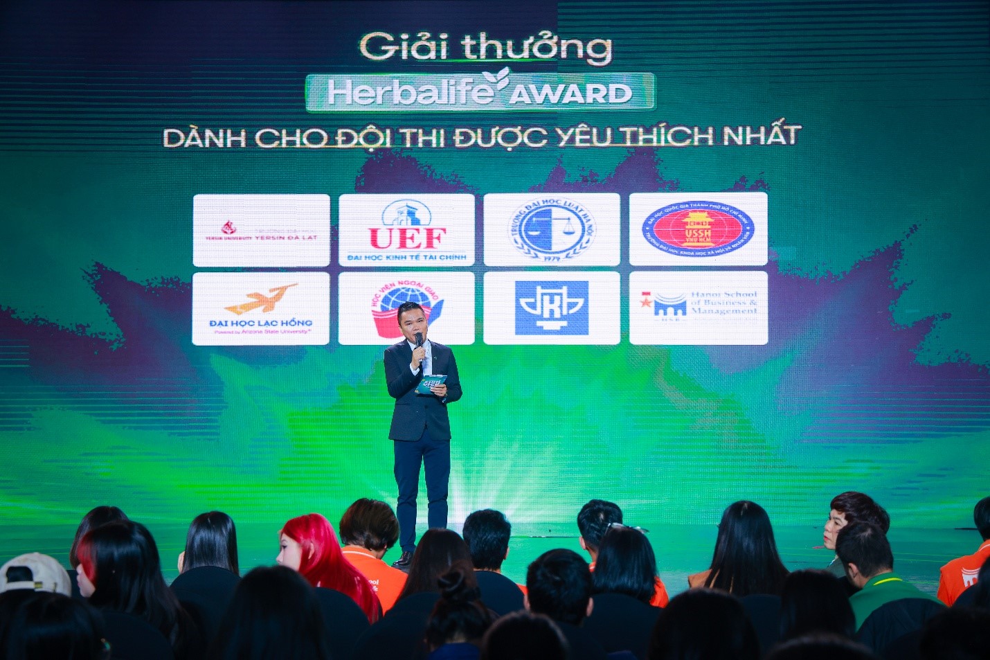 Ỗng Nguyễn Thành Đạt – Giám Đốc Truyền Thông Herbalife Việt Nam, Campuchia & Thái Lan chia sẻ tại cuộc thi.