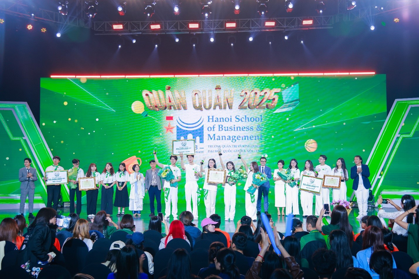  Quán quân đội sinh viên đến từ Trường Quản trị và Kinh doanh - Đại học Quốc gia Hà Nội