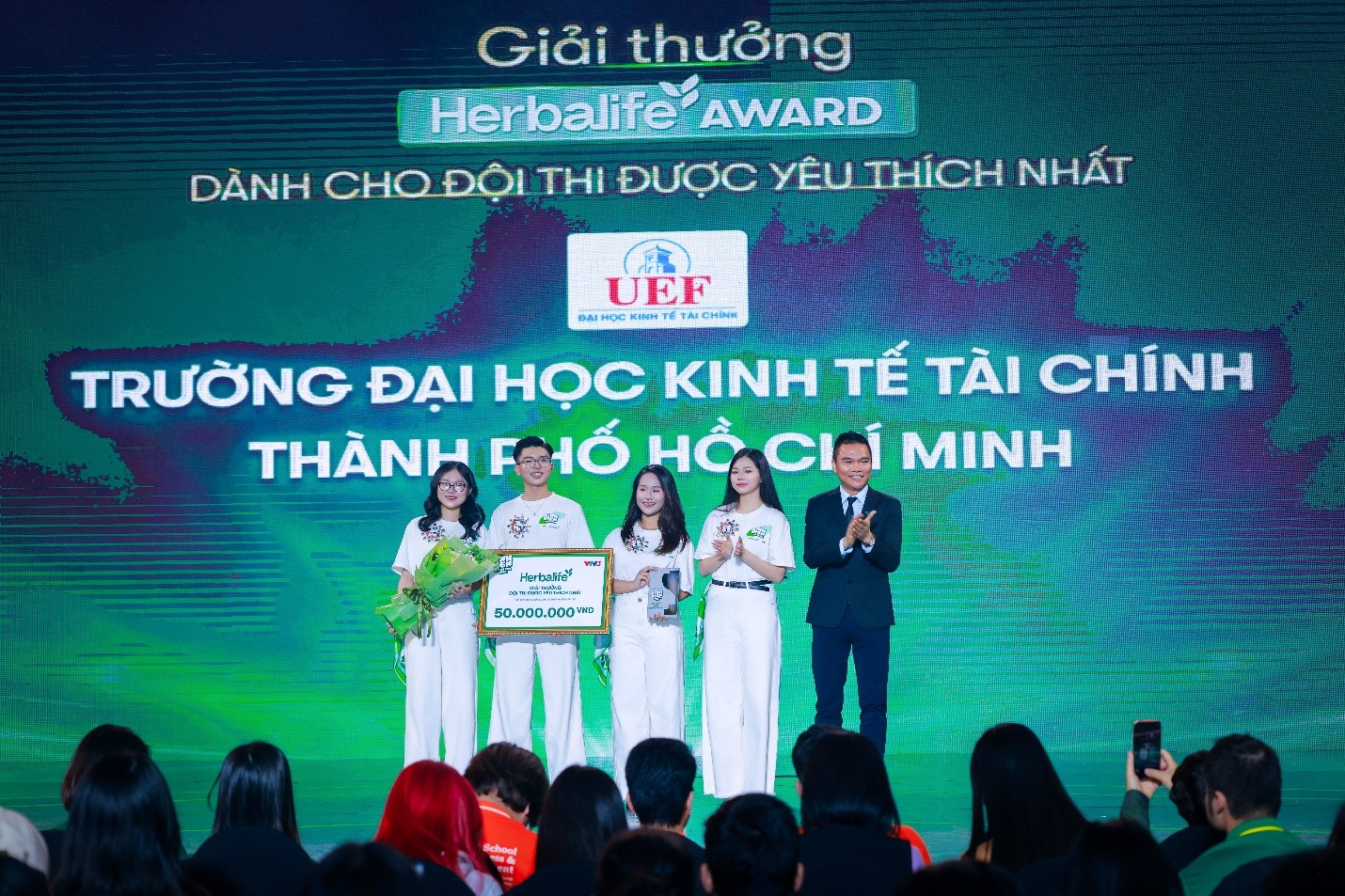 Giải đội được yêu thích nhất đến từ Đại học Kinh tế - Tài chính thành phố Hồ Chí Minh (UEF).