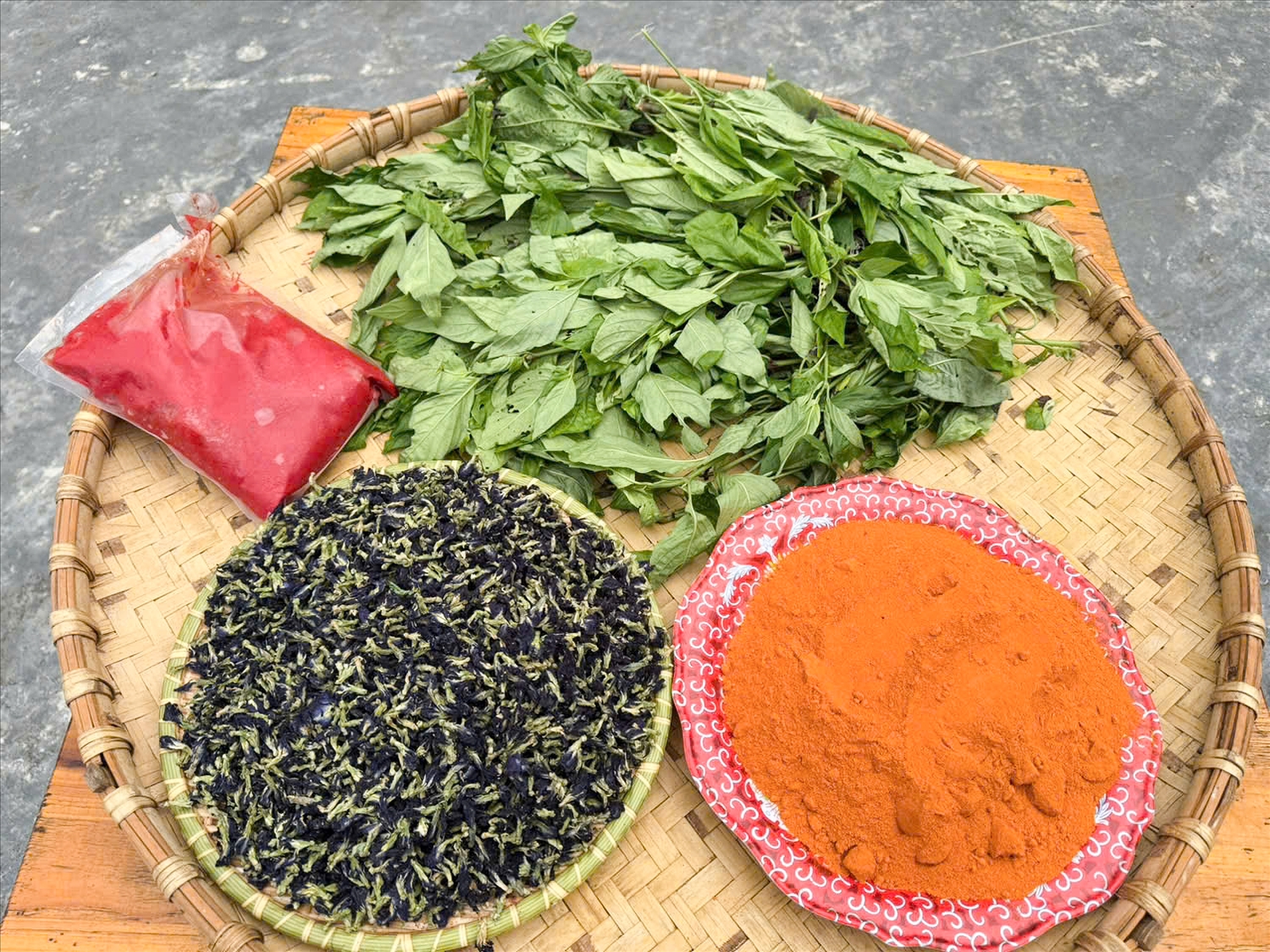 Không chỉ ngon, bánh đá còn đẹp mắt nhờ những sắc màu tự nhiên