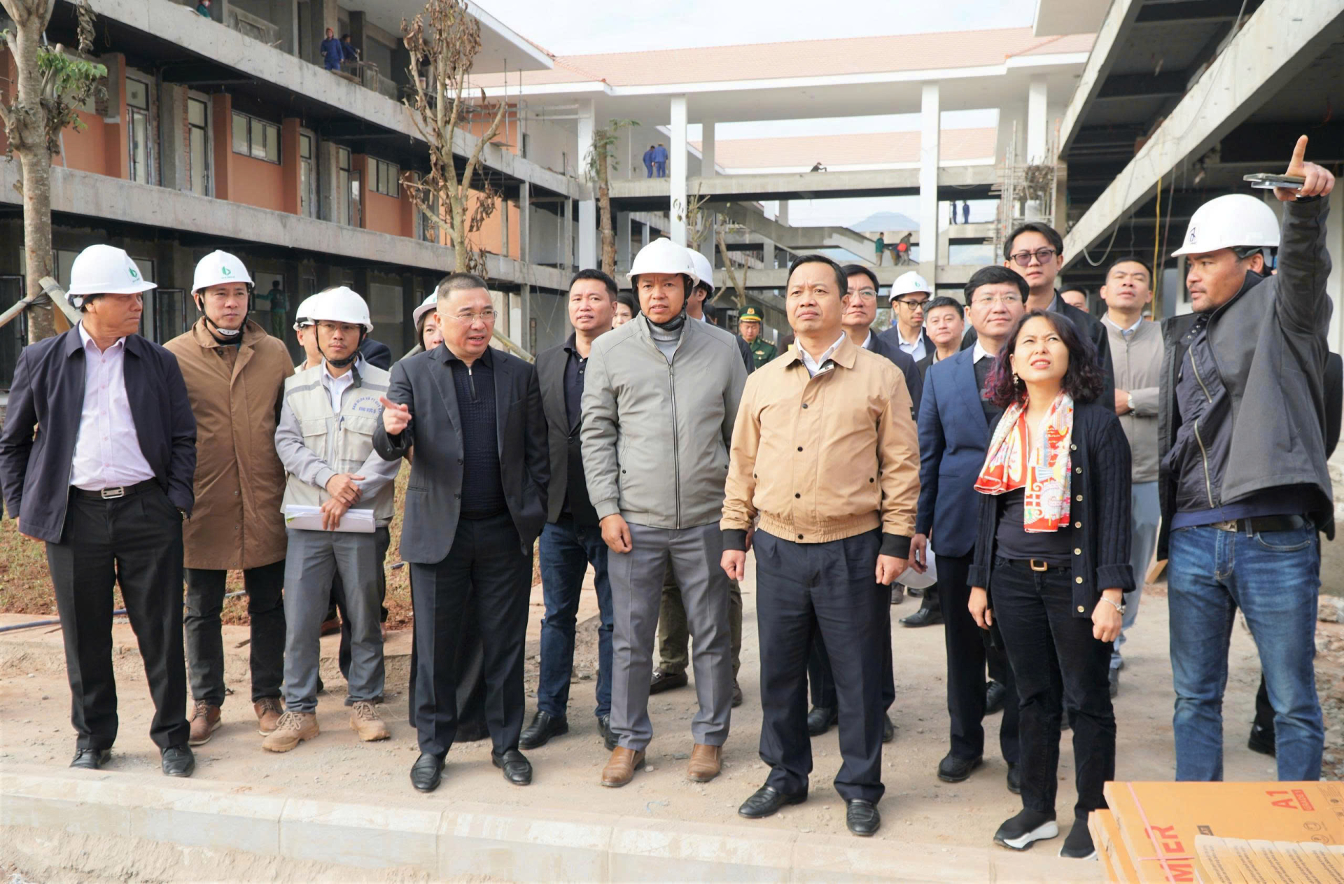 Bí thư Tỉnh ủy Trần Tiến Dũng kiểm tra tiến độ dự án Trường liên cấp Tiểu học – THCS Si Pa Phìn.