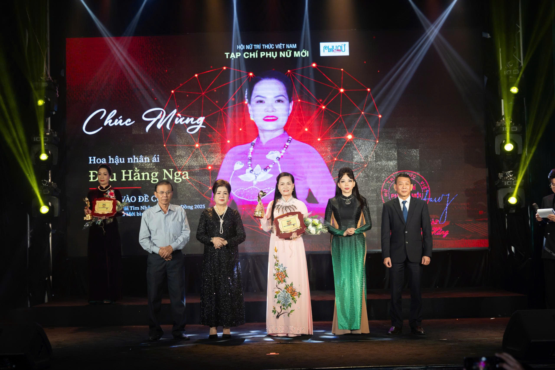 Vinh danh Hoa hậu nhân ái Đậu Hằng Nga