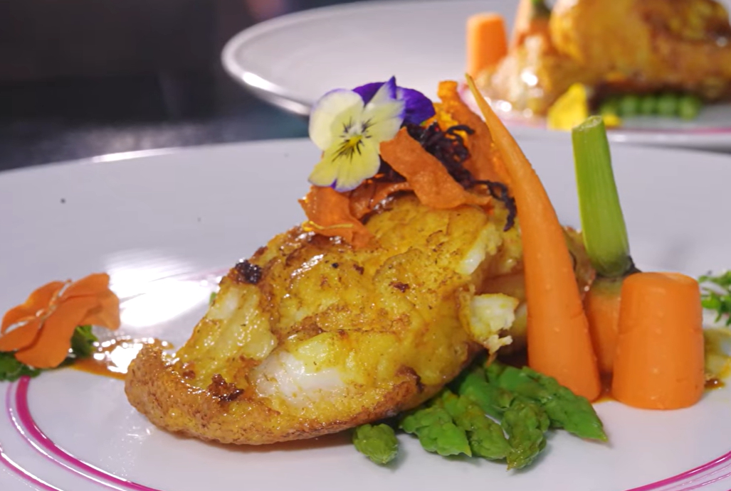 Cá song đỏ sốt nghệ – tinh hoa vị Việt qua bàn tay nghệ nhân Lê Văn Khánh