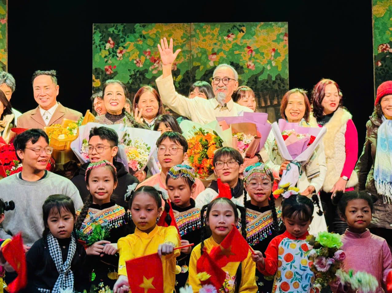 “Lá đơn thứ 72” – 371 đêm diễn thắp sáng sân khấu chính luận xã hội hóa