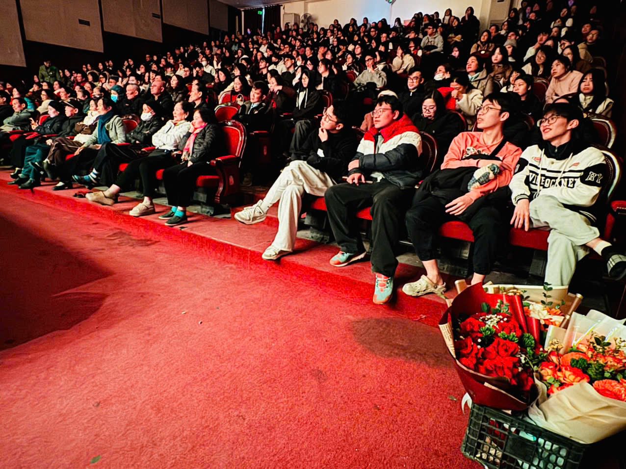 Đêm diễn không còn ghế trống