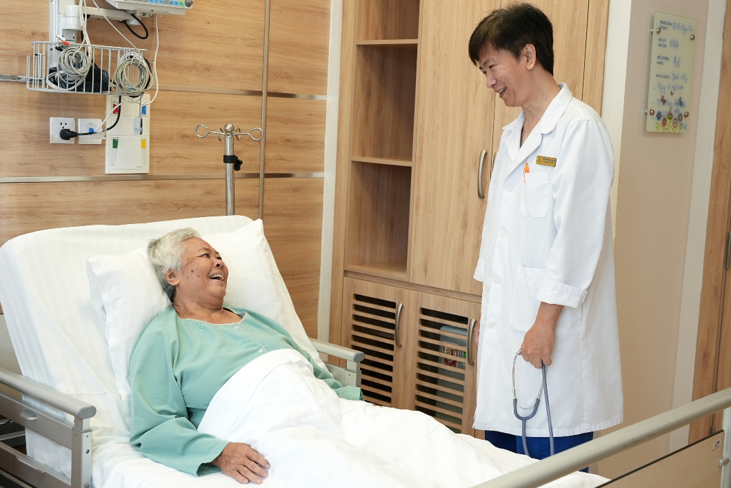 Nụ cười hạnh phúc của bà Võ Thị Ngọc Lợi sau ca can thiệp TAVI thành công.