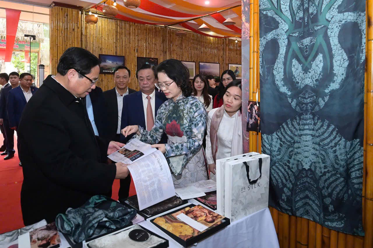 Ngày 27/12/2025, tại Hội nghị tổng kết năm 2024 và triển khai kế hoạch năm 2025 của ngành Nông nghiệp và Phát triển nông thôn, DeSilk vinh dự được đón Thủ tướng Chính phủ Phạm Minh Chính và Bộ trưởng Lê Minh Hoan ghé thăm gian trưng bày sản phẩm DeSilk.