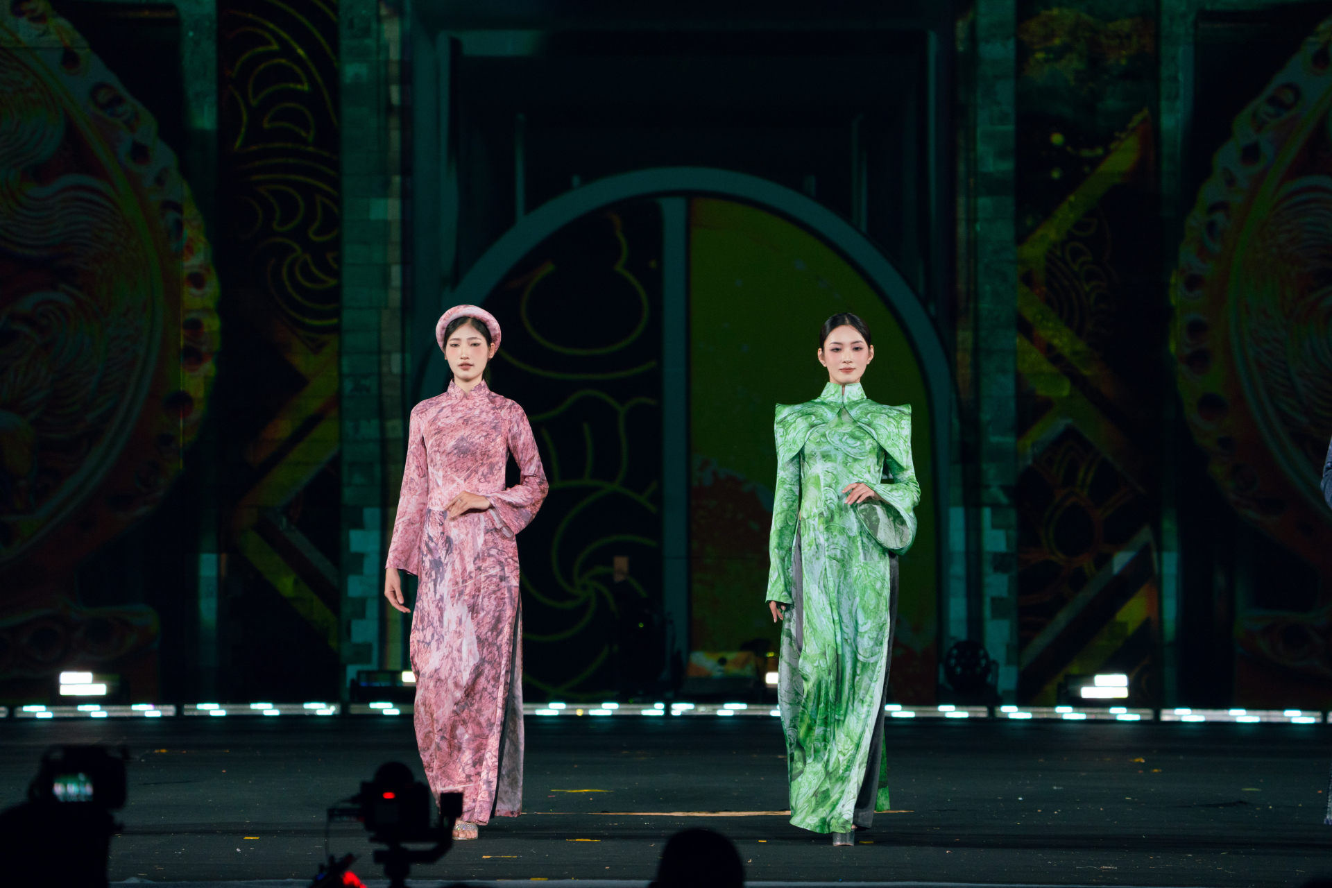 Trình diễn trang phục DeSilk