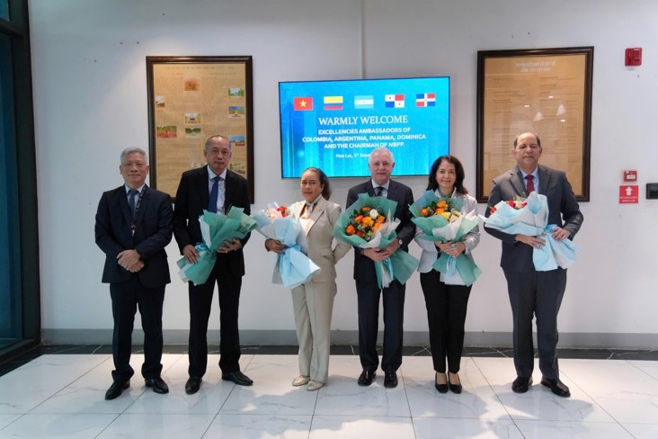 Lãnh đạo Q&T đón tiếp đoàn Đại sứ các nước Nam Mỹ tại Khu Công nghệ cao Hòa Lạc vào ngày 5/11/2025.