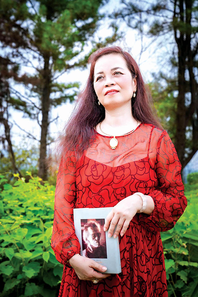 Nữ sĩ Bàng Ái Thơ