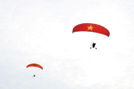 Lễ hội khinh khí cầu và dù lượn lần đầu xuất hiện trong khuôn khổ lễ hội xuân