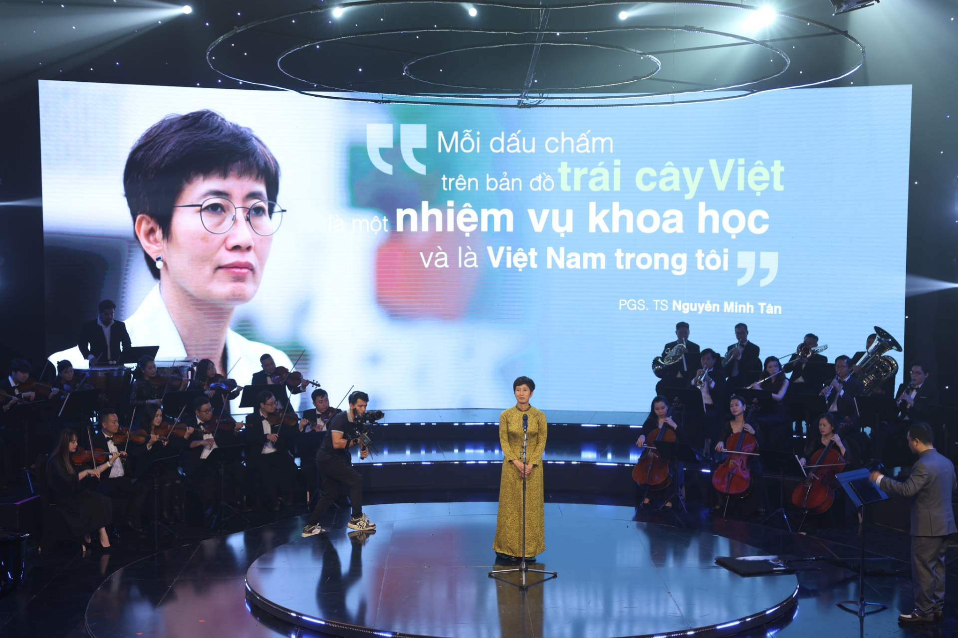 PGS.TS Nguyễn Minh Tân cùng cộng sự đã phát triển thành công công nghệ cô đặc nước quả ở nhiệt độ thấp và áp suất thường, một giải pháp công nghệ tiên phong trong chế biến sâu nông sản.