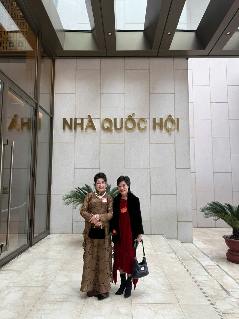 NSND Lệ Ngọc và NSND Trần Ly Ly tham dự hội nghị