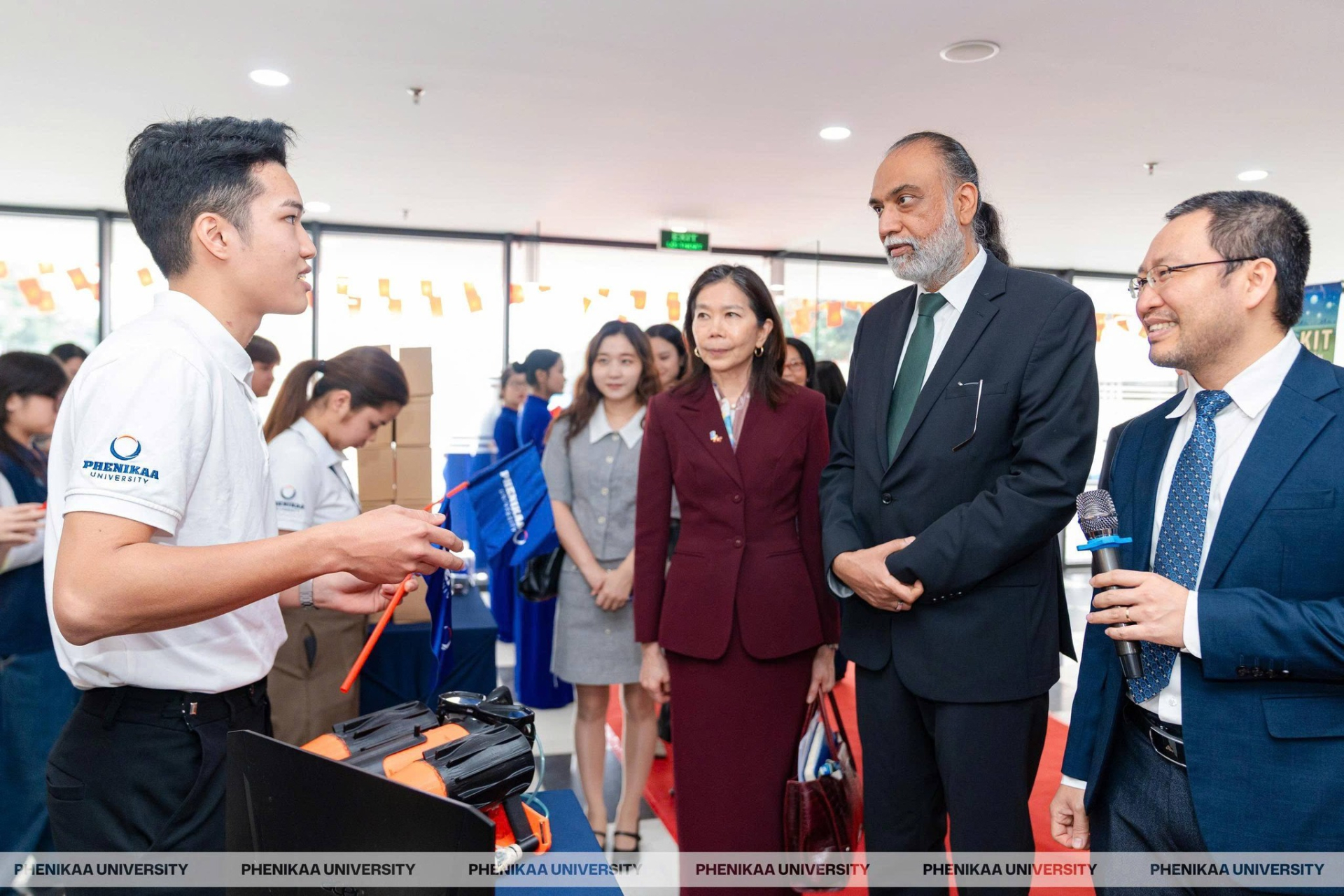 Sinh viên Đại học Phenikaa tham gia đối thoại trực tiếp với Ngài Phó Tổng Thư ký Liên Hợp Quốc về tương lai công nghệ vì lợi ích chung của cộng đồng.