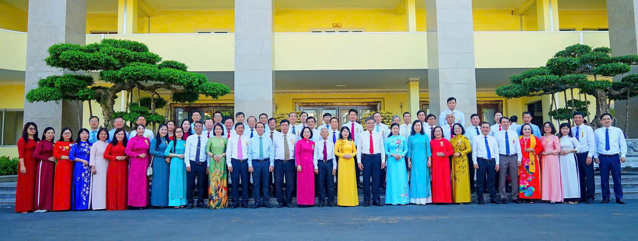 Lãnh đạo tỉnh Đồng Nai chụp ảnh lưu niệm cùng các đại biểu