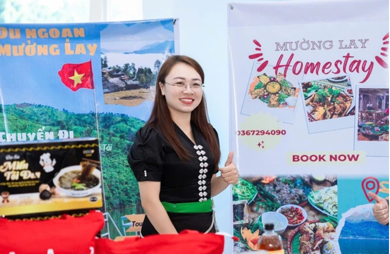 Chị Lù Thị Toản,Chi hội trưởng Phụ nữ bản Quan Chiêng, Ủy viên Ủy ban MTTQ VN Phường Mường Lay