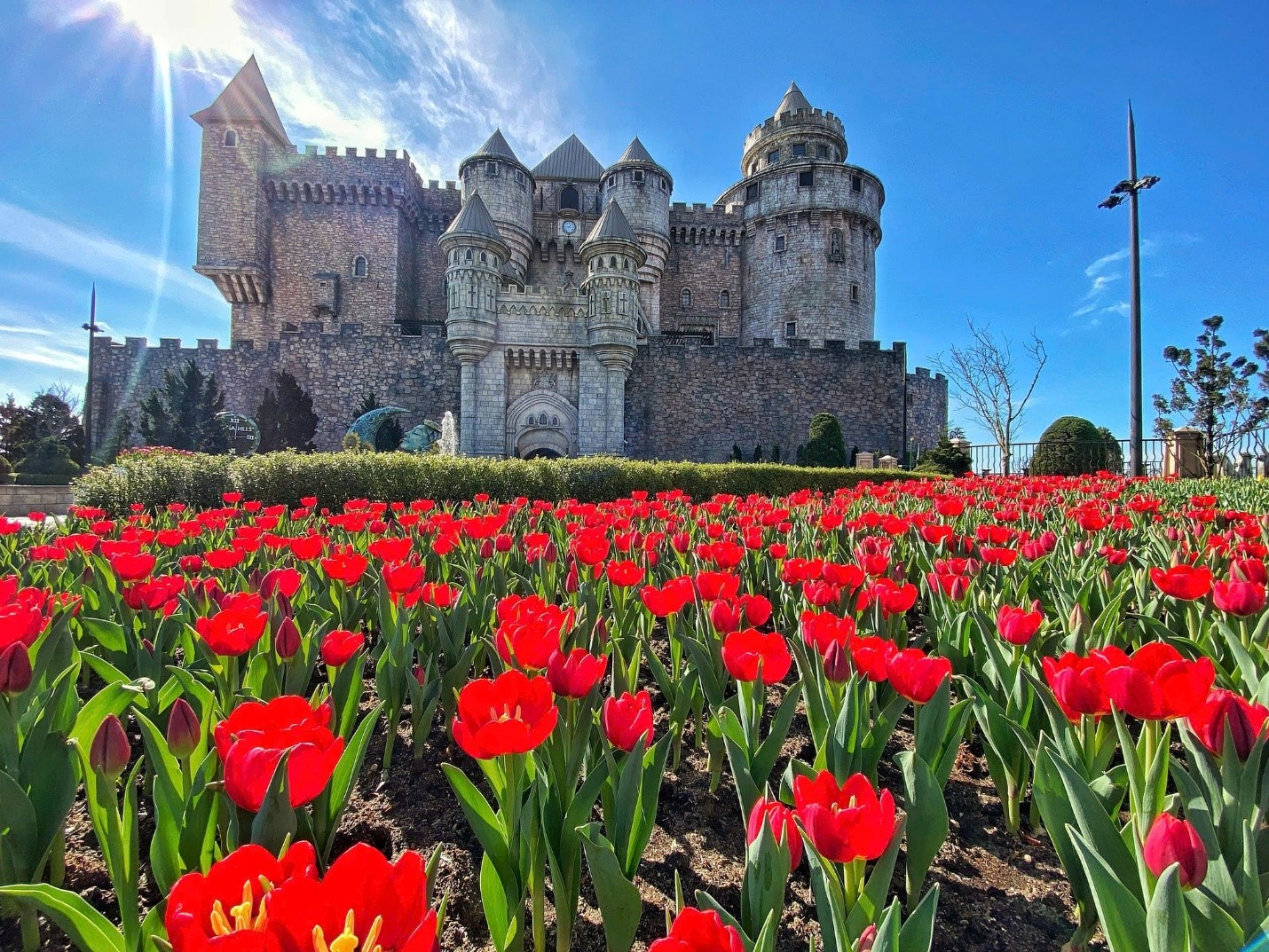 Khách miền Trung – Tây Nguyên đến Ba Na Hills tăng hơn 60%