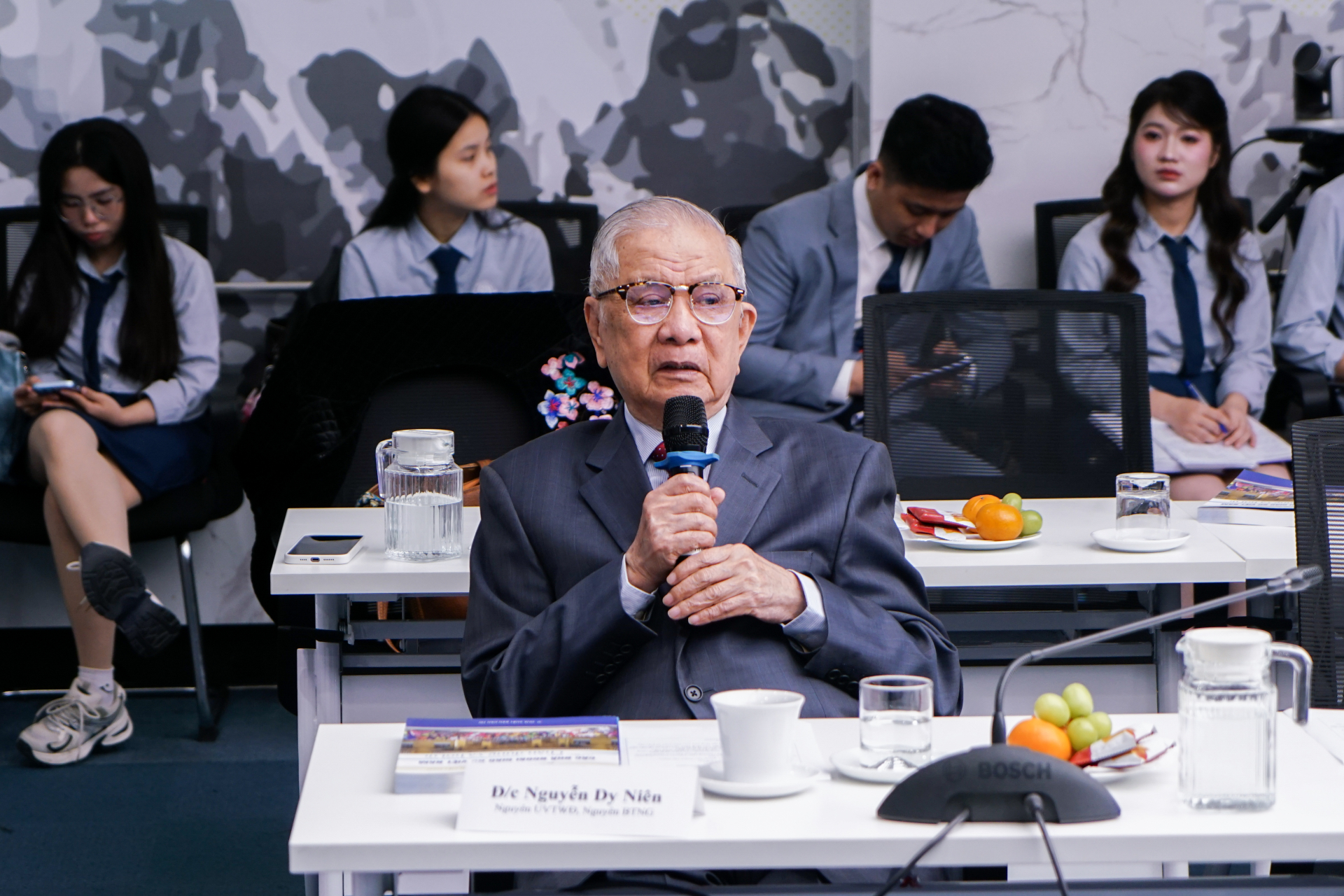 Nguyên Bộ trưởng Ngoại giao Nguyễn Di Niên