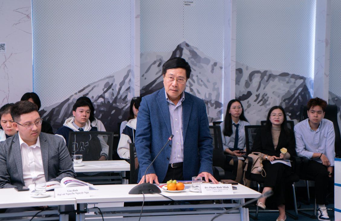 Nguyên Phó Thủ tướng, nguyên Bộ trưởng Ngoại giao Phạm Bình Minh phát biểu.