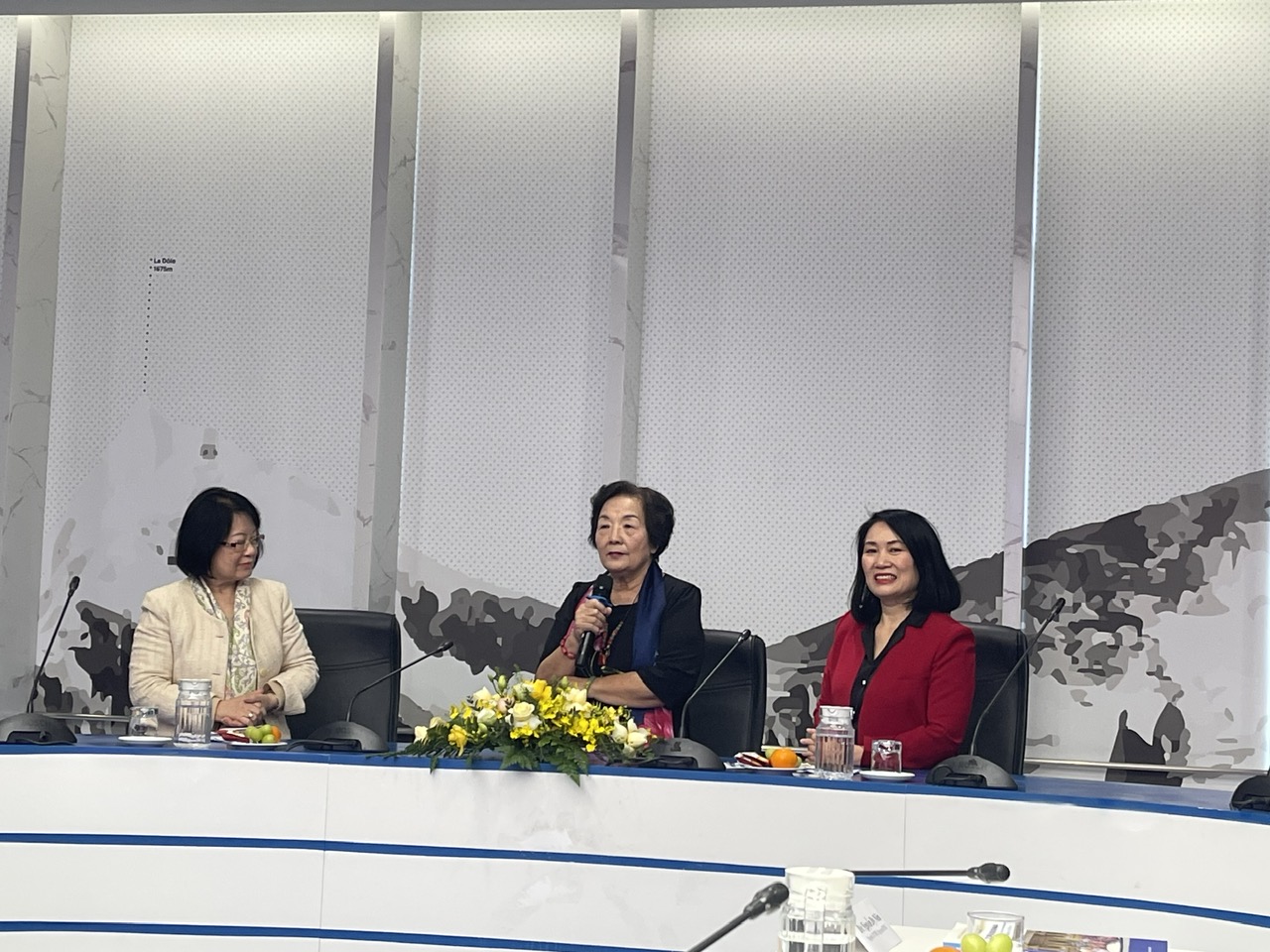 Đại sứ Nguyễn Thị Hồi chia sẻ ký ức về 