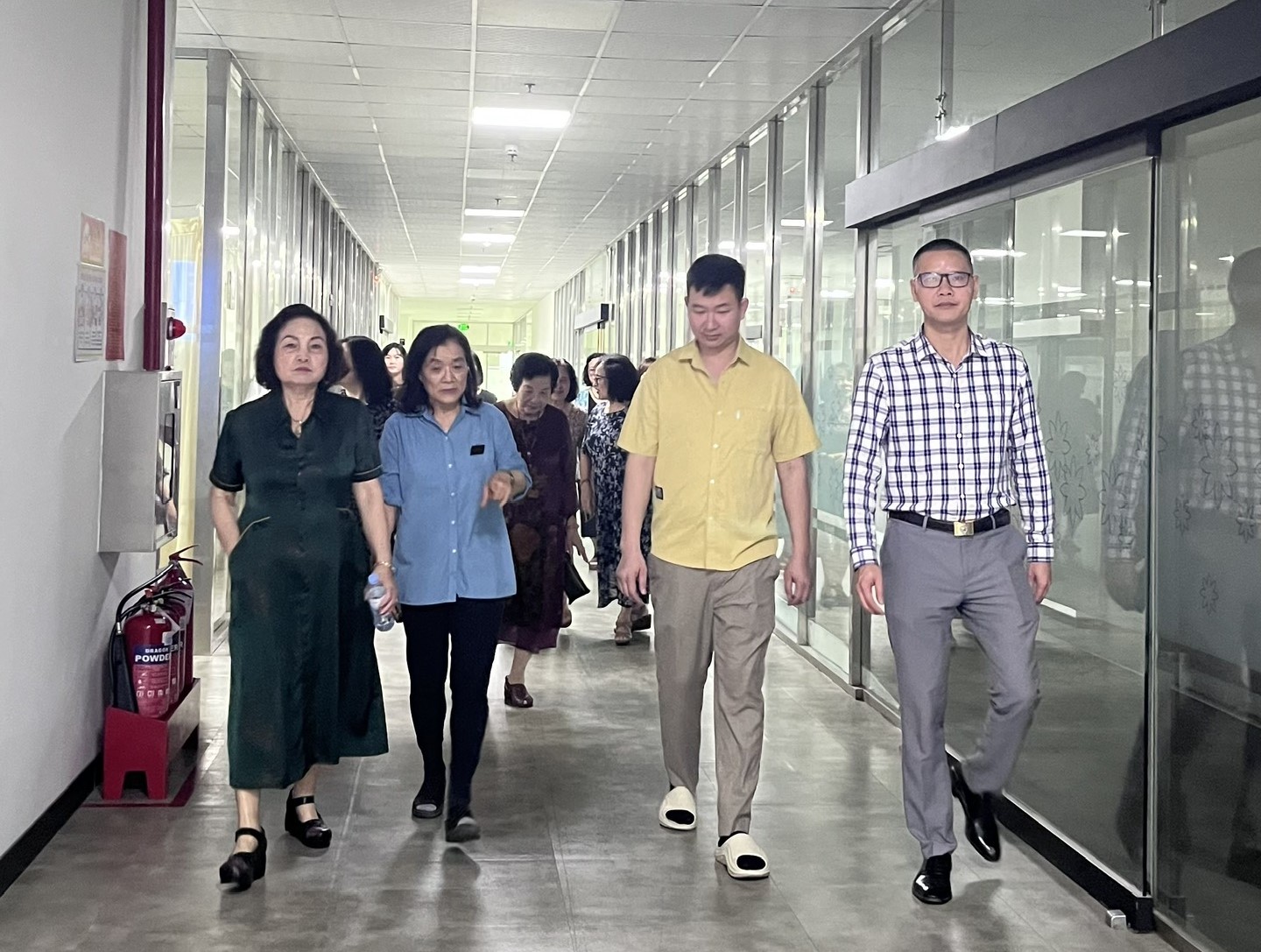 Hội Nữ trí thức Việt Nam thăm Nhà máy Chế biến Thực phẩm sạch TH: Chung tầm nhìn vì dinh dưỡng học đường và thực phẩm sạch cho người Việt