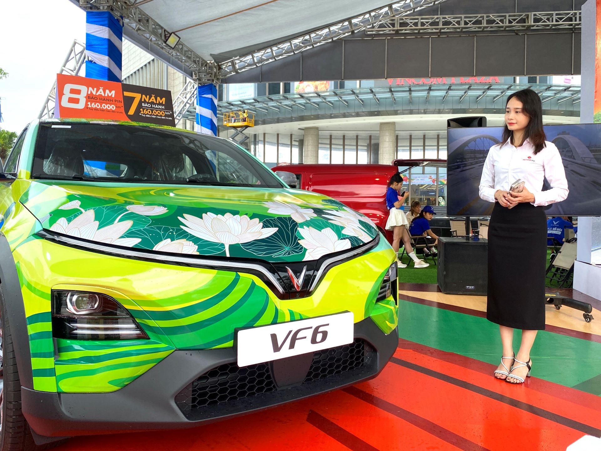 Chị Nguyễn Thị Duy Ái đánh giá cao thiết kế trẻ trung, năng động của VF 6.