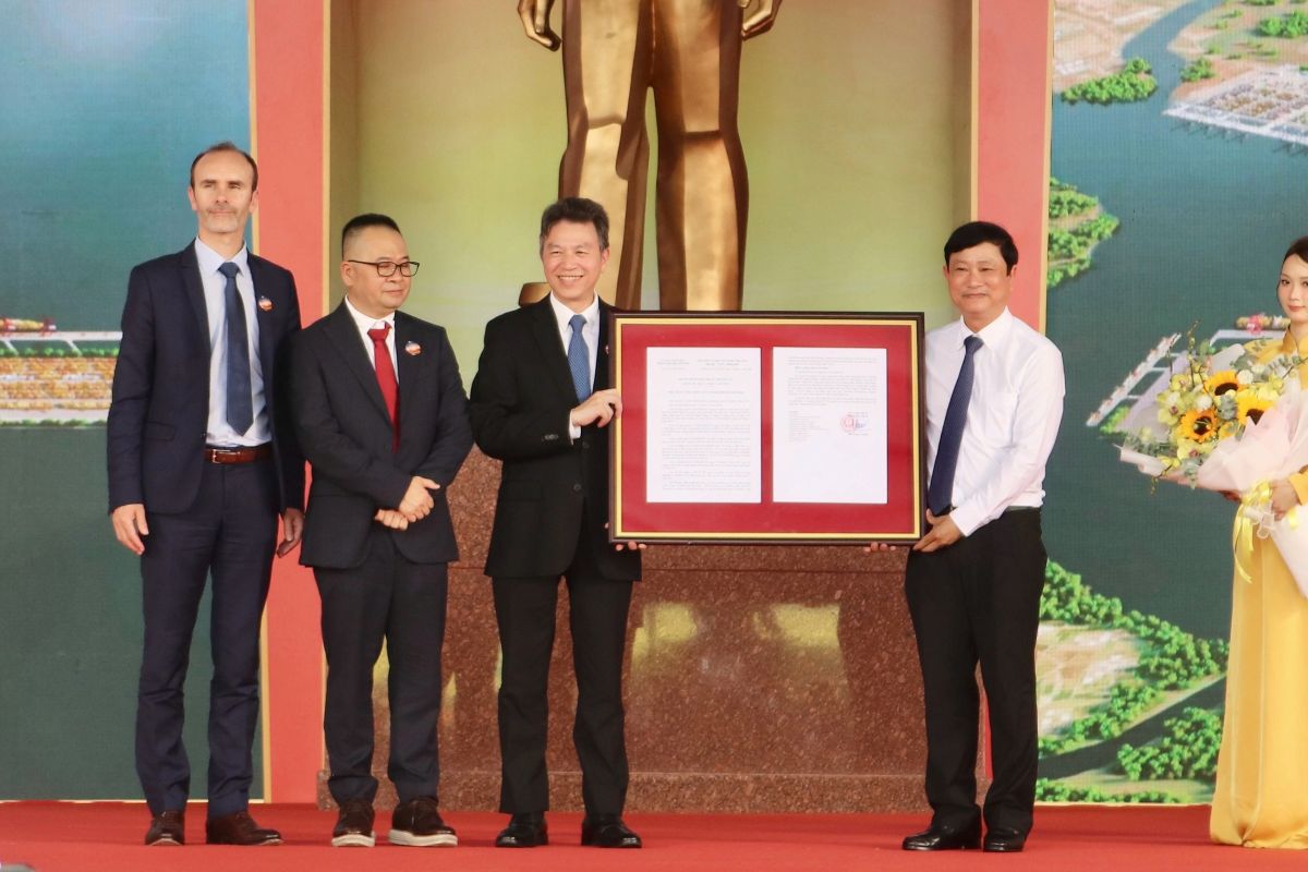  Lễ trao quyết định chấp thuận nhà đầu tư dự án Cảng trung chuyển quốc tế Cần Giờ sáng 29/4 (Ảnh: Uyển Nhi)