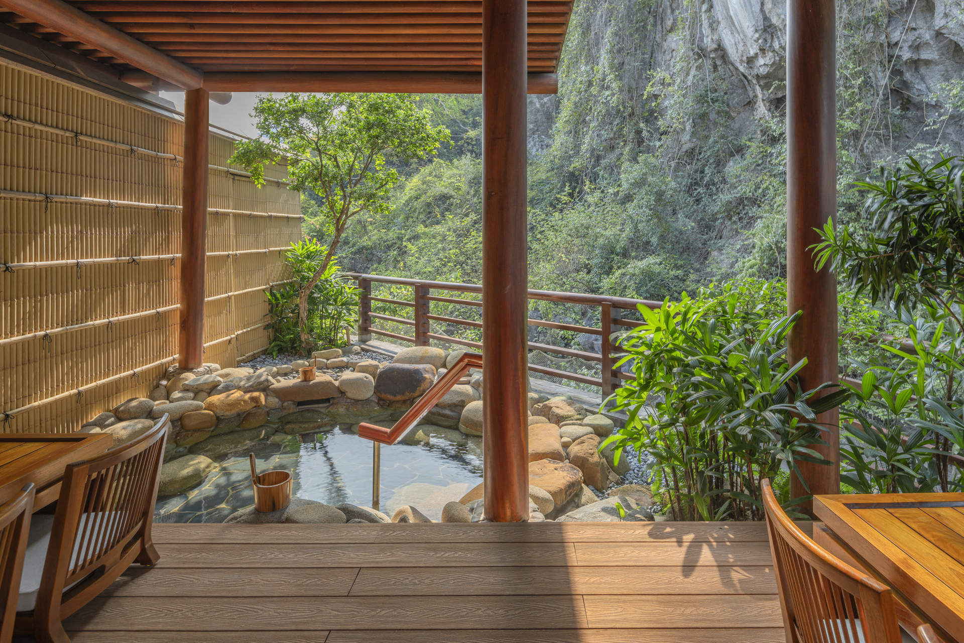 Không gian tắm khoáng biệt lập