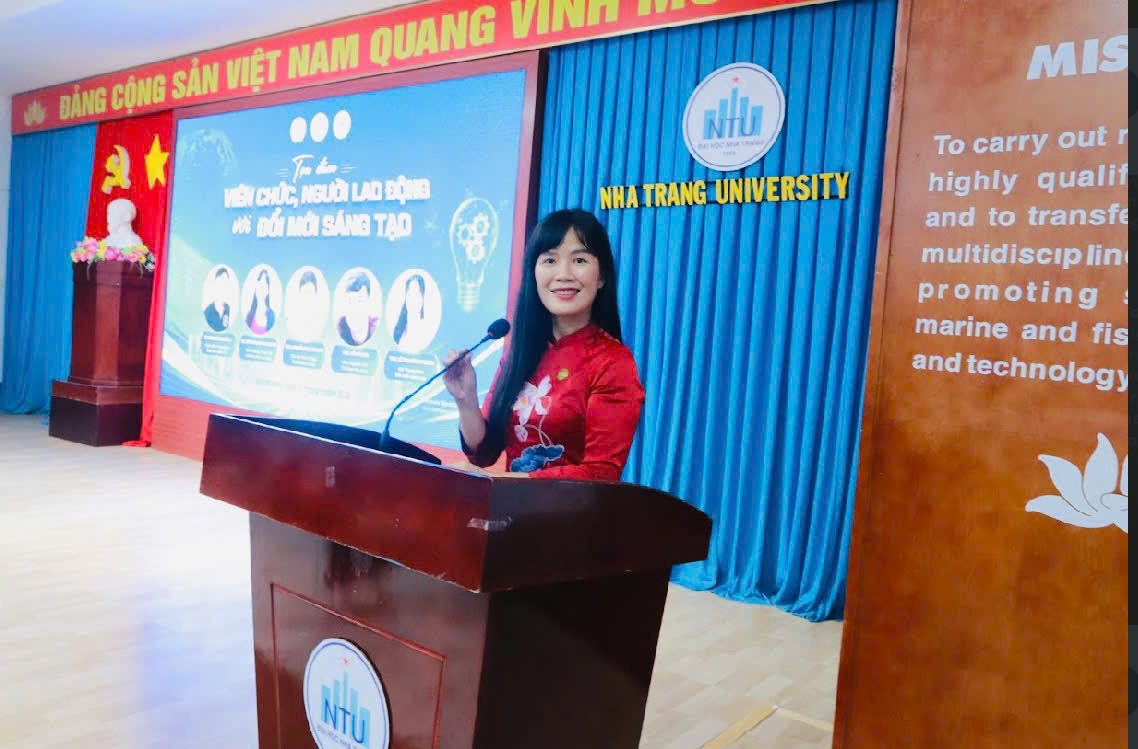  TS.GVC Trần Thị Hoàng Quyên: 