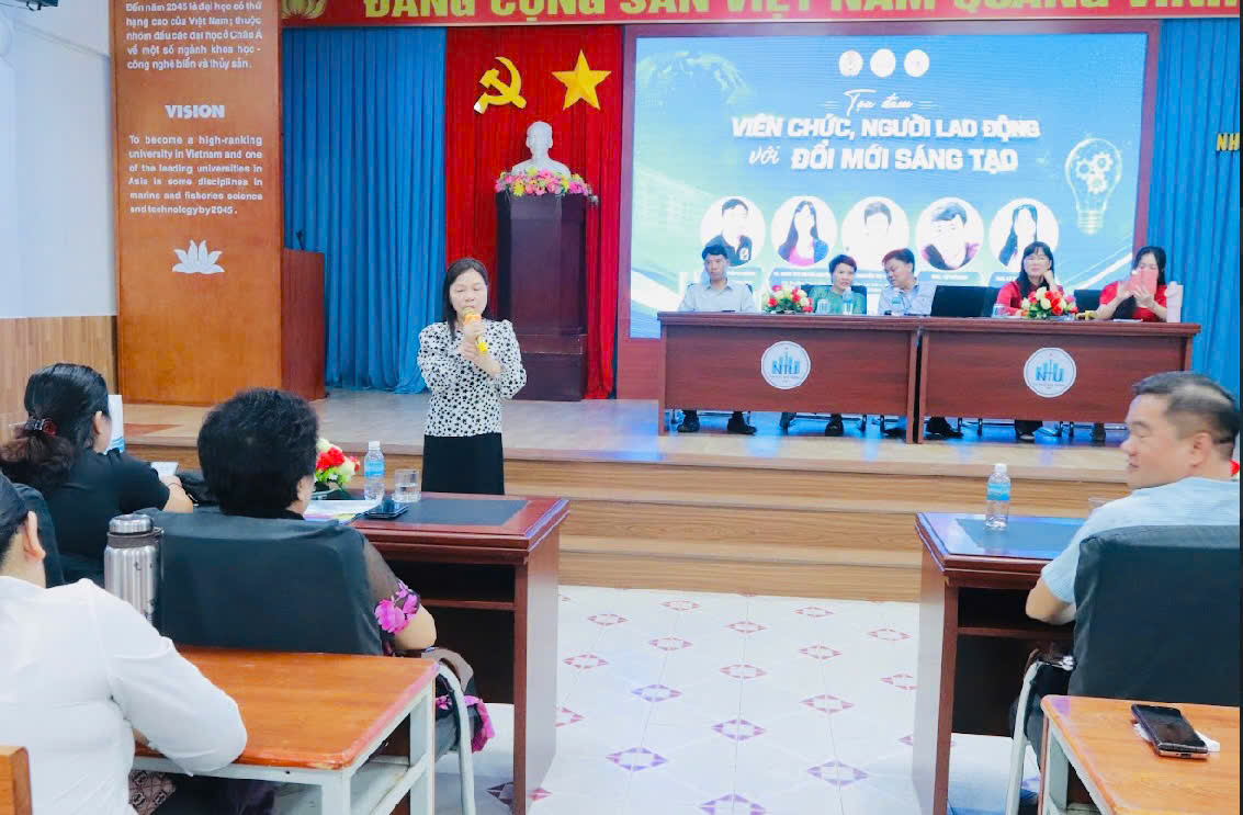 Các đại biểu trao đổi sôi nổi