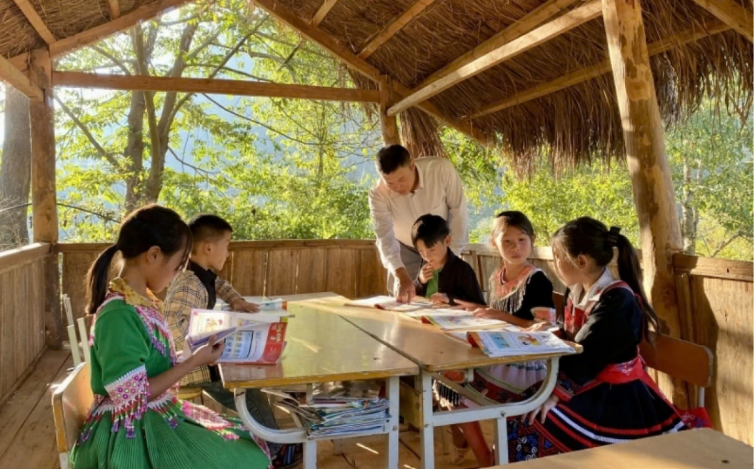 Đối với giáo viên công tác tại trung tâm giáo dục nghề nghiệp ở vùng đồng bào dân tộc thiểu số, miền núi, xã đảo, hải đảo hoặc khu vực biên giới, mức phụ cấp là 35%