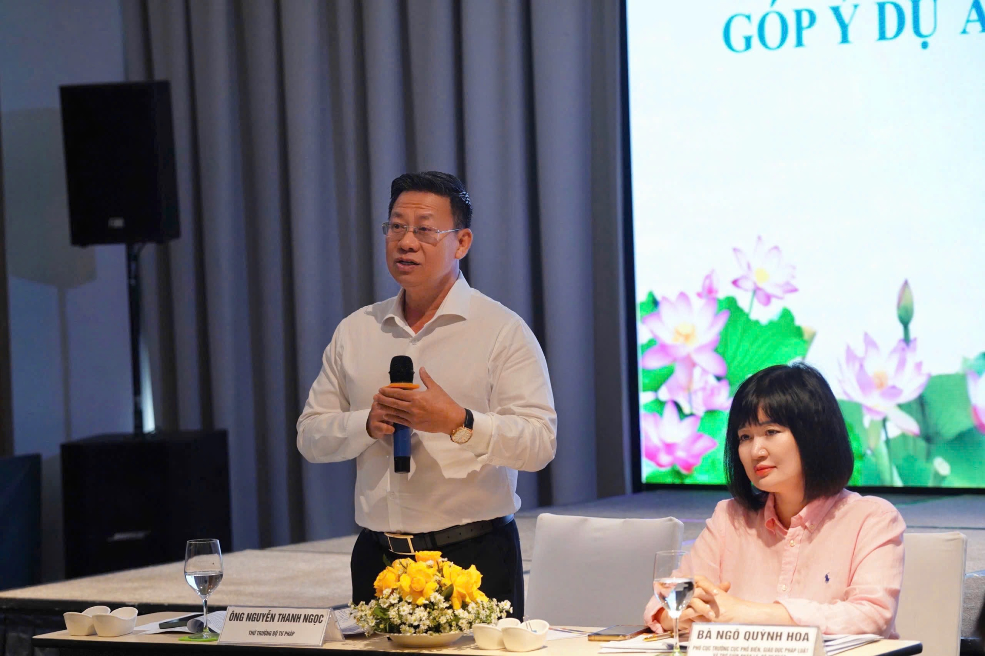 Thứ trưởng Bộ Tư pháp, Tổ trưởng Tổ soạn thảo dự án Luật Hòa giải ở cơ sở (sửa đổi) Nguyễn Thanh Ngọc chủ trì hội thảo. Ảnh: Thu Trang