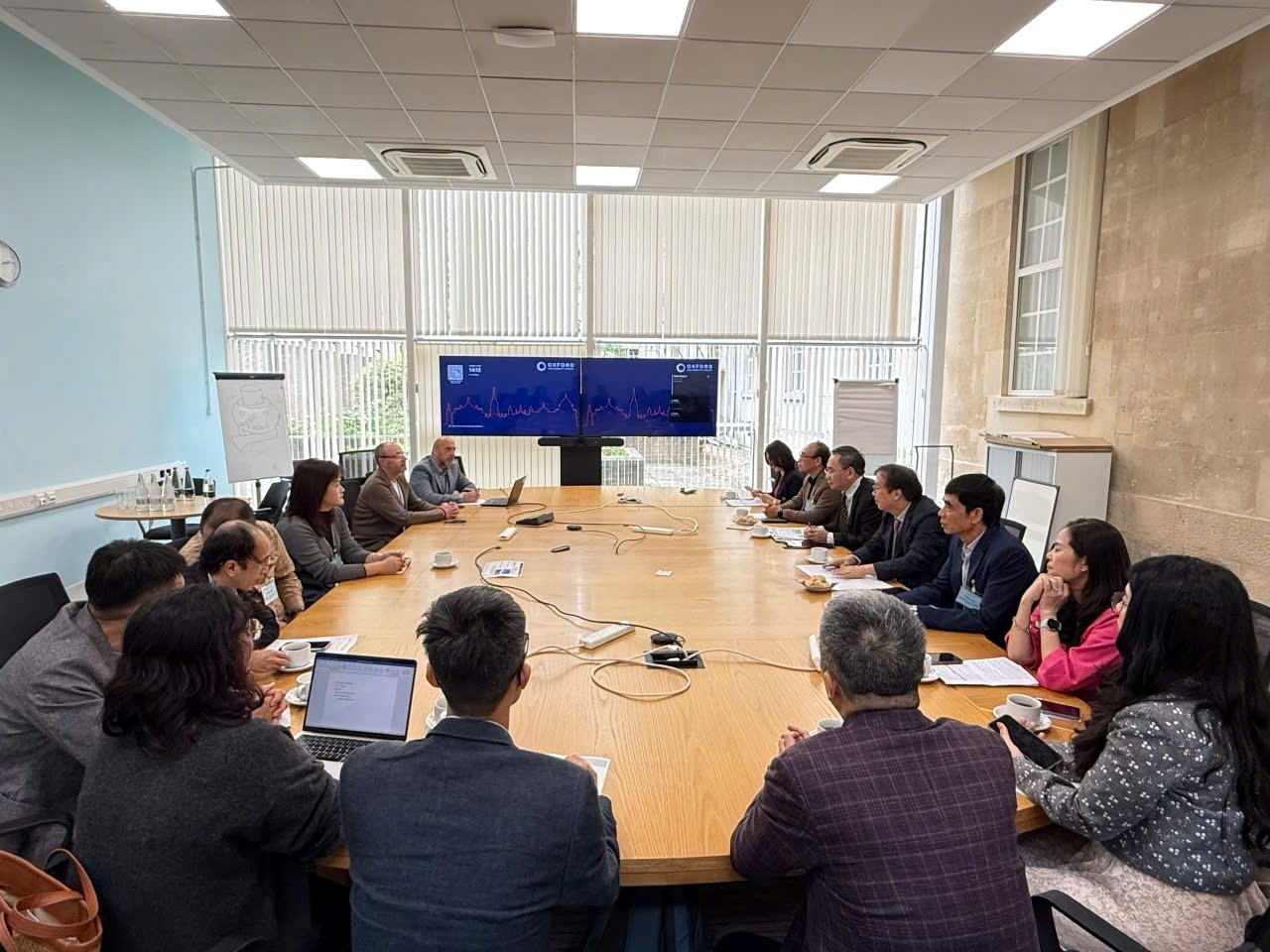 Quang cảnh buổi làm việc tại NXB Đại học Oxford