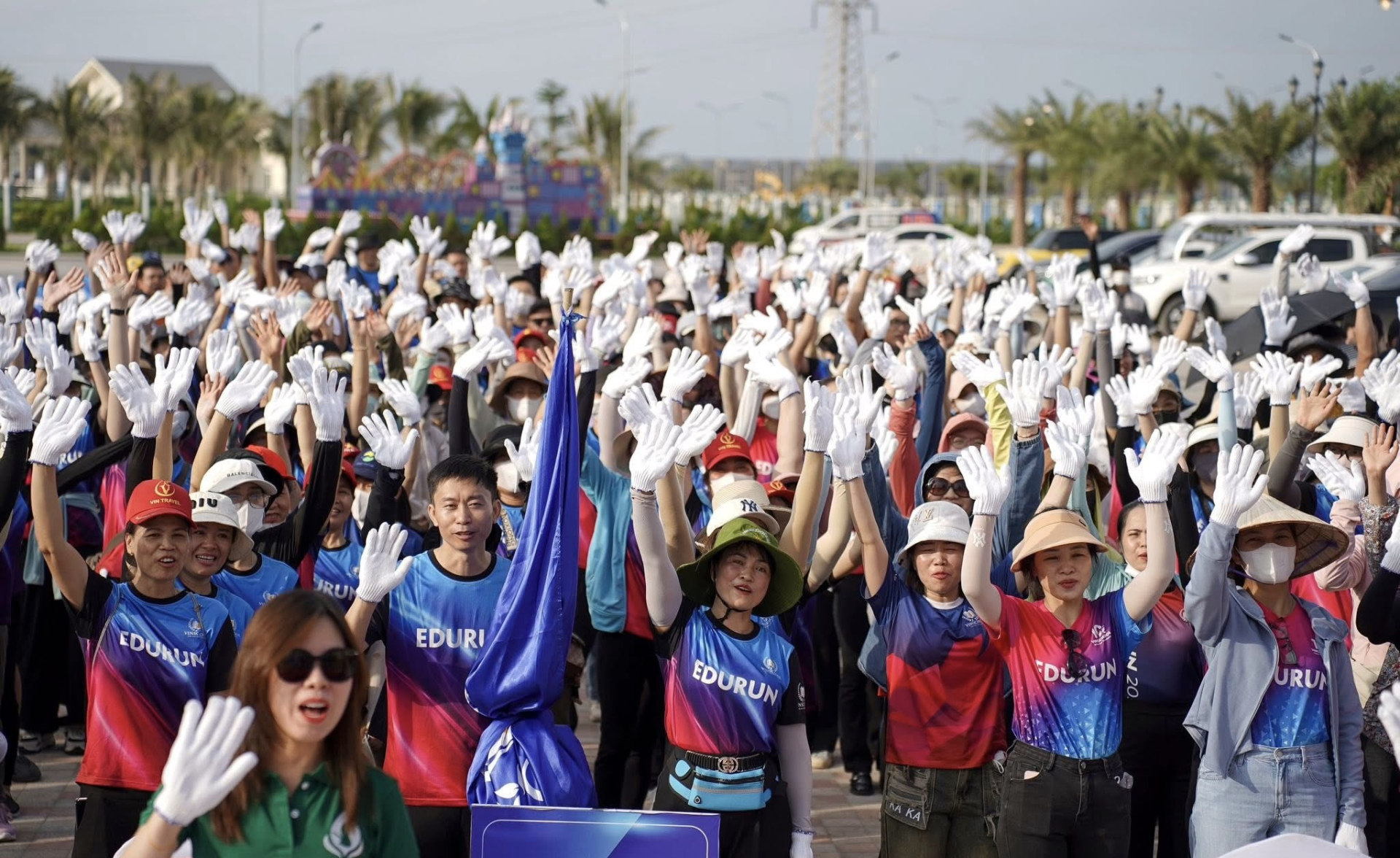 Quỹ Vì tương lai xanh triển khai hàng loạt chương trình cộng đồng quy mô lớn để khuyến khích cộng đồng tích cực hành động vì môi trường, thúc đẩy lối sống xanh và phát triển bền vững tại Việt Nam.