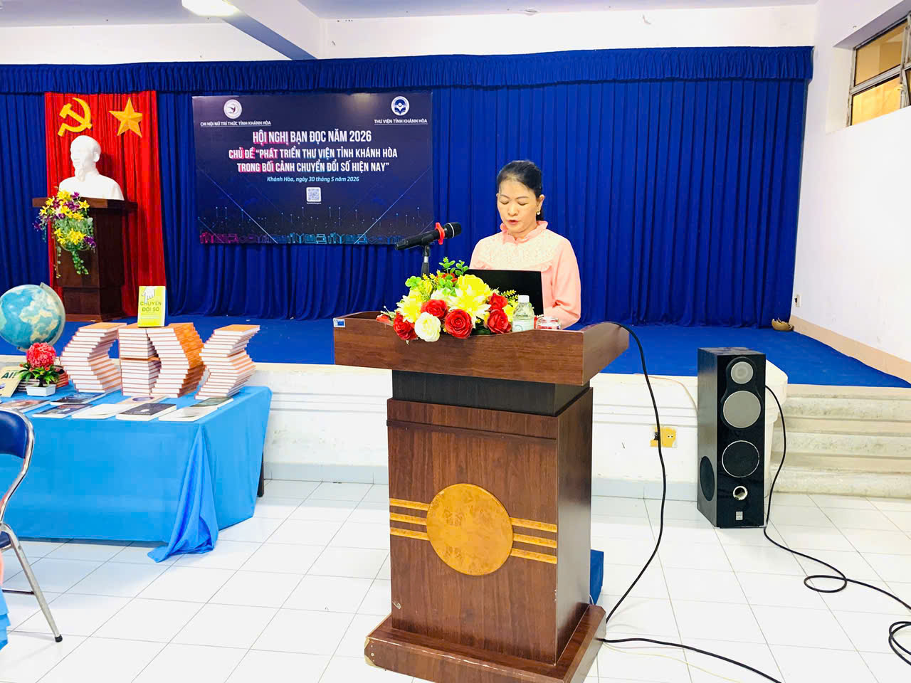 zTS Lâm Thị Loan, Ủy viên BCH, Tổng thư ký Chi hội Nữ trí thức tỉnh Khánh Hòa trình bày tham luận.