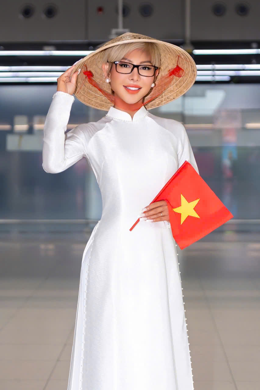 Giữa dàn thí sinh quốc tế, Vân Phạm chọn kể câu chuyện Việt Nam bằng áo dài và nón lá