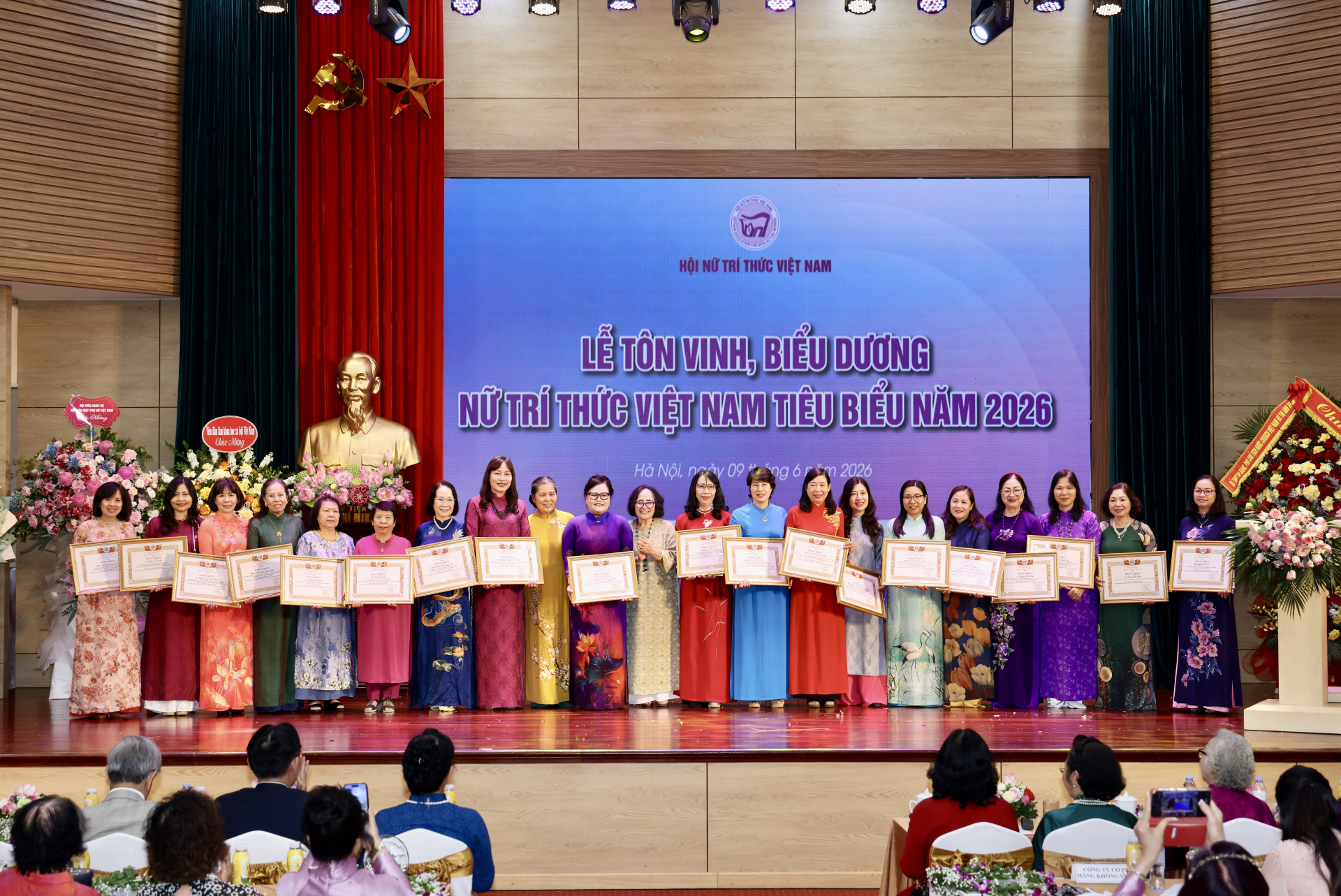 Tôn vinh những phụ nữ cống hiến bằng trí tuệ và khát vọng sáng tạo