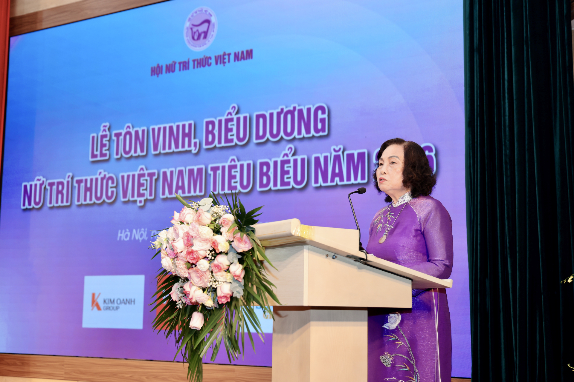 GS.TS Lê Thị Hợp, Chủ tịch Hội Ní thức Việt Nam phát biểu khai mạc