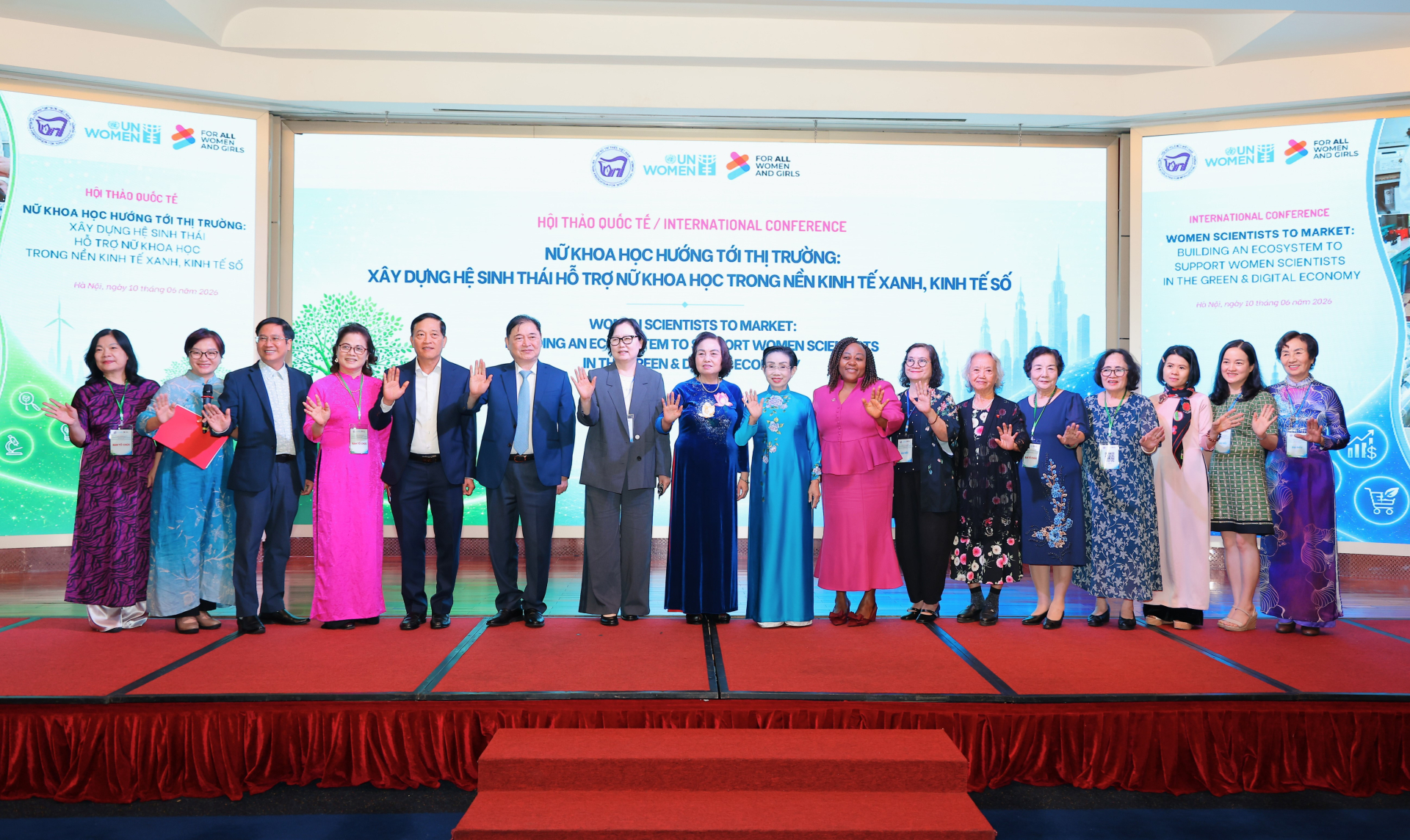 Các đại biểu nữ trí thức tại Hội thảo quốc tế “Nữ khoa học hướng tới thị trường: Xây dựng hệ sinh thái hỗ trợ nữ khoa học trong nền kinh tế xanh, kinh tế số”.