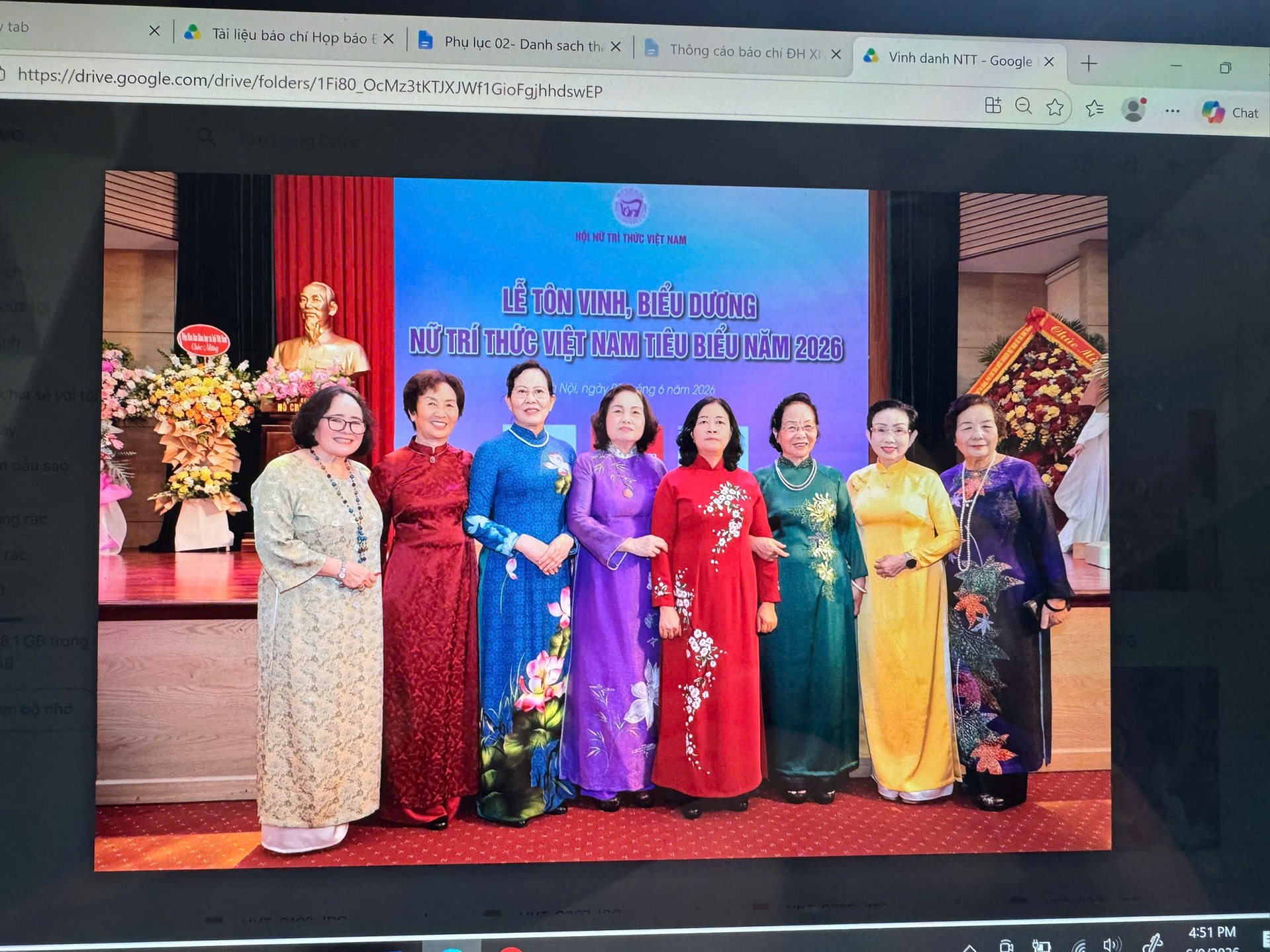 Từ trái: TS Phạm Thị Mỵ, Phó Chủ tịch thường trực Hội Nữ trí thức Việt Nam; PGS.TS Bùi Thị An, Phó Chủ tịch Hội Nữ trí thức Việt Nam; bà Lê Thị Thủy, Ủy viên Trung ương Đảng Chủ tịch Hội Liên hiệp Phụ nữ Việt Nam; GS.TS Lê Thị Hợp, Chủ tịch Hội Nữ trí thức Việt Nam; bà Bùi Thị Minh Hoài, Ủy viên Bộ Chính trị, Bí thư Trung ương Đảng, Bí thư Đảng ủy MTTQ, các đoàn thể Trung ương, Chủ tịch UBTƯ MTTQ Việt Nam; GS.TS Nguyễn Thị Doan, Nguyên Phó Chủ tích nước; PGS.TS Trương Thị Hiền, Phó Chủ tịch Hội Nữ trí thức Việt Nam, Chủ tịch Hội Nữ trí thức TP.HCM; bà Nguyễn Thị Hồi, Phó Chủ tịch Hội Nữ trí thức Việt Nam tại Lễ Tôn vinh và Biểu dương Nữ trí thức Việt Nam tiêu biểu năm 2026.