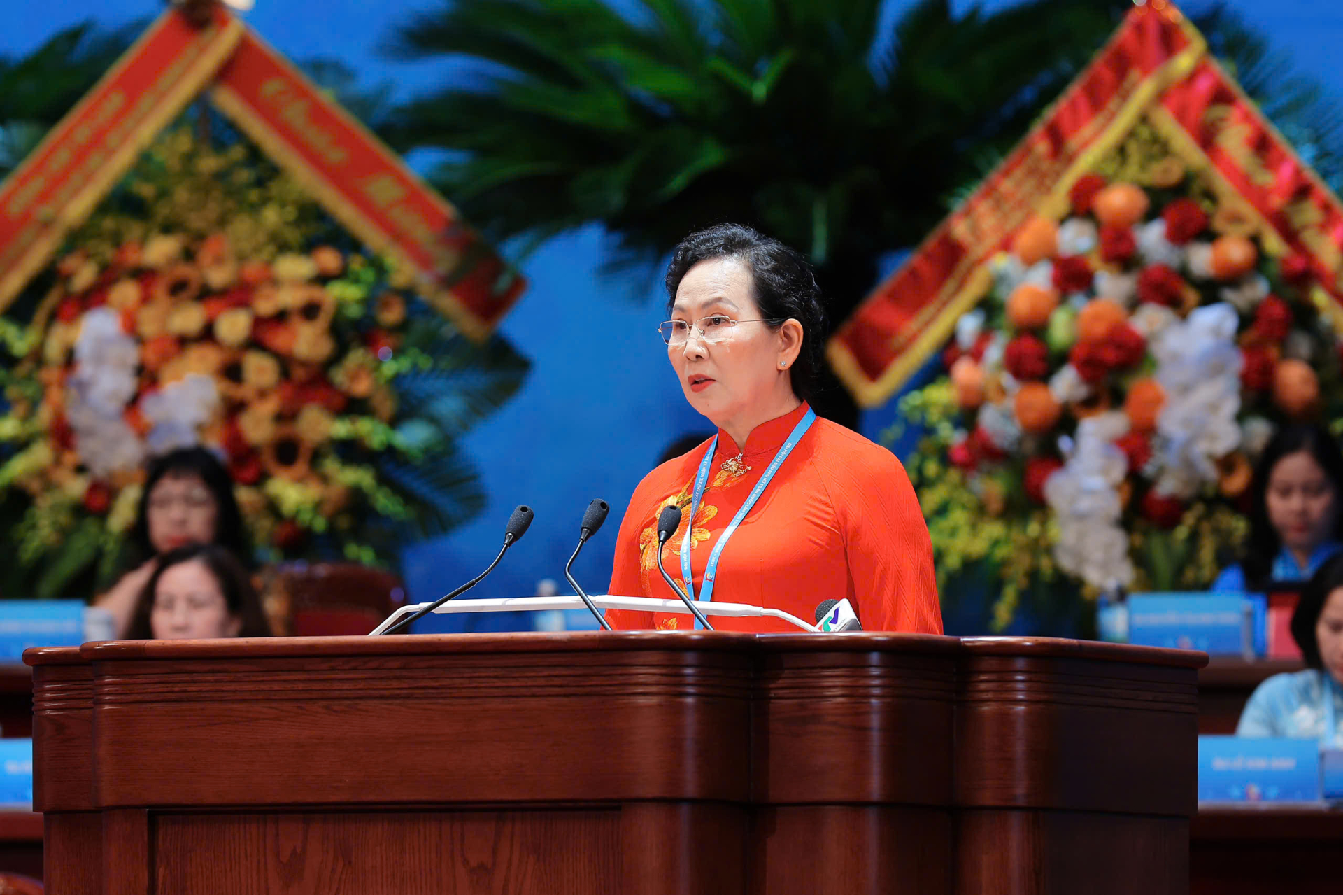 Chủ tịch Hội Liên hiệp Phụ nữ Việt Nam Lê Thị Thủy đọc diễn văn khai mạc Đại hội.