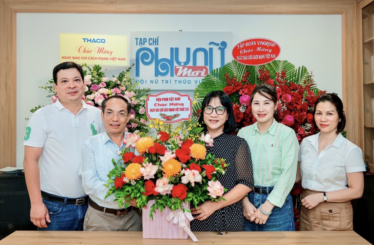 Lãnh đạo Viện Phim Việt Nam đến thăm và chúc mừng Tạp chí Phụ nữ Mới nhân dịp kỷ niệm 101 năm ngày Báo chí Cách mạng Việt Nam.
